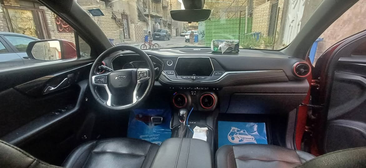سلام عليكم بلايزر للبيع
موديل ٢٠٢١ ٦ سلندر 
فول مواصفات 
فئة RS
حادثها غرق 
وهنا بالعراق صبغ خلف السائق 
السعر ١٧٥
مكان السياره بغداد البلديات 
***********@
