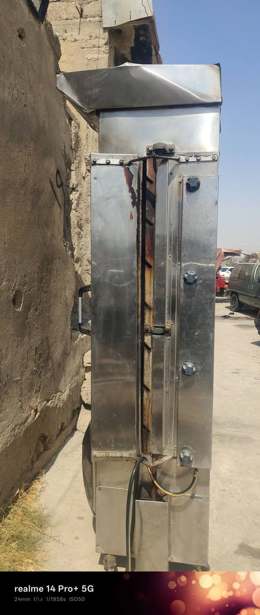 شوايه مال دجاج للبيع سبع شياش اغراض كامله شياش جامات جناكيل بس يعوزها شويه تنظيف من الدهون سعر خاص *********** خابر وبيك خير تدلل
