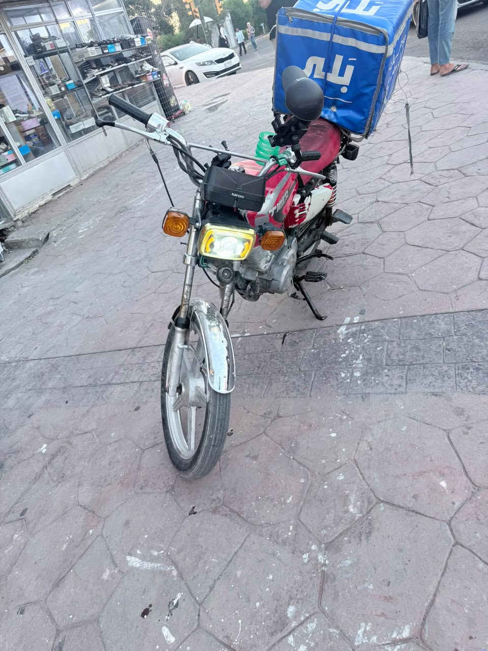 سلام عليكم يراني اربعه كير البيع و مراوس دراجه خير من الله دراجه تخبل مابيه ي نقص سعره300بيه مجال للطيبين هاذه رقم تلفون 787 830 7868
