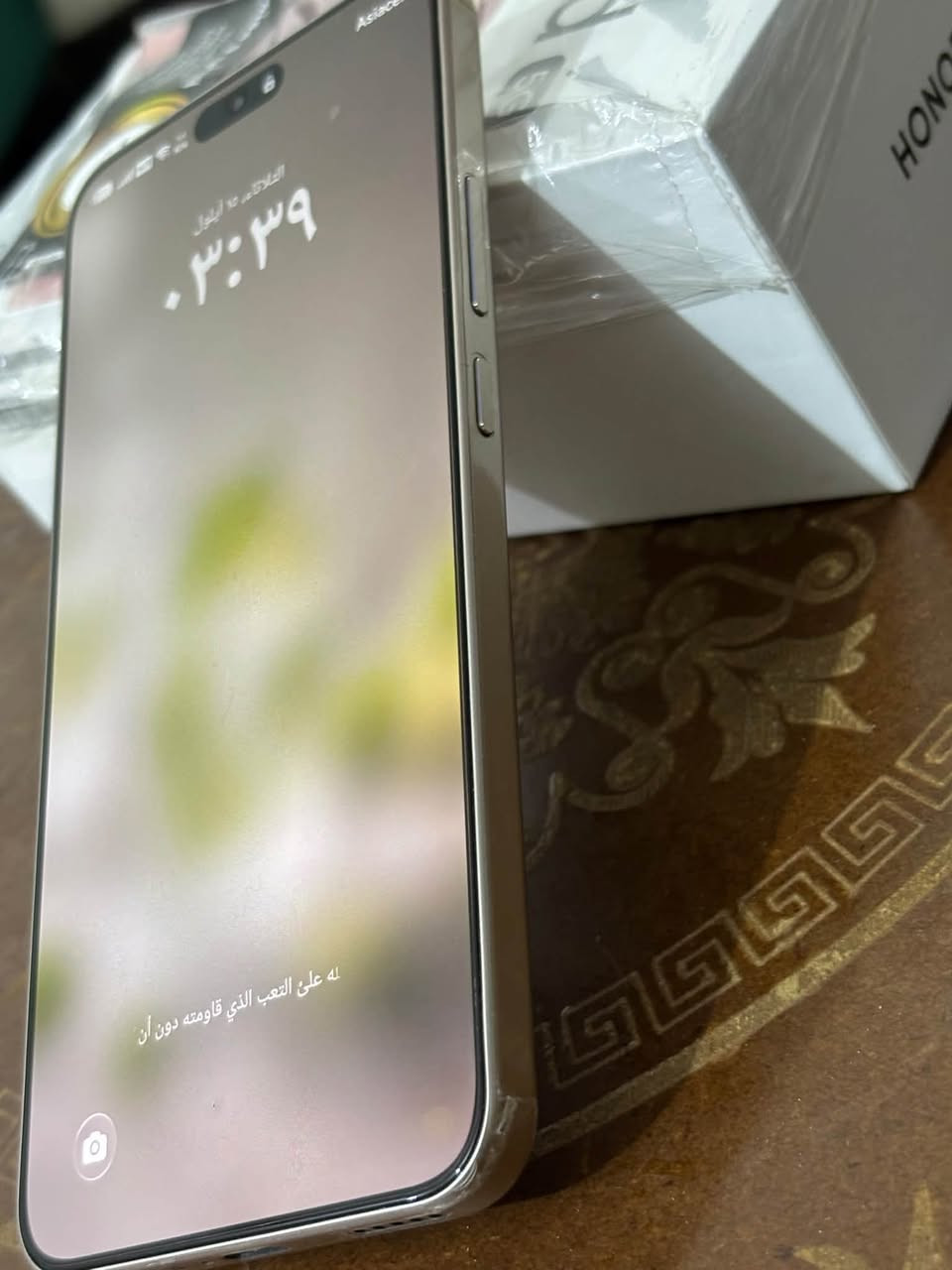 هونر x9d
تلفون غني عن التعريف و ألون المميز 
صاحب البطارية 8300 جهاز بعدة بل جيس ما مستخدم 3 ايام فقط مشحون مرة وحدة الذاكرة الداخلية 12+12 يعني 24 و الذاكرة الخارجية256  سبب البيع عندي عملية واخذتة بل اقساط 
السعر 500 وبي مجال بسيط مكان شهربان تجي تشوفة كدام عينك يلة تأخذة 
***********

نص مكتوب في الصور:
- حول الهاتف MagicOS المعالج المركزي Snapdragon 6 Gen 4 اسم الجهاز HONOR X9d ذاكرة الوصول العشوائي ١٢ غيغابايت +١٢ غيغابايت Honor RAM Turbo بطارية السيليكون والكربون mAh 8300 شاشة بتقنية حماية البصر من Honor ١٢٠٠ X ٢٦٤٠ وحدة التخزين الداخلية المساحة الفارغة ١٧٦,٤٢ غيغابايت الإجمالي ٢٥٦ غيغابايت الموديل MTN-NX1