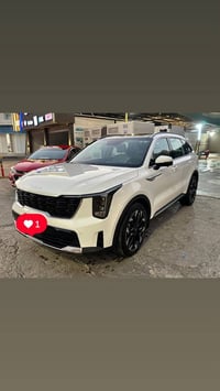 سورنتو رقم اربيل ٢٠٢٥ ماشية ٢٢ الف بوضع الوكالة  ٥ كامرات وكشنات جلد ت...