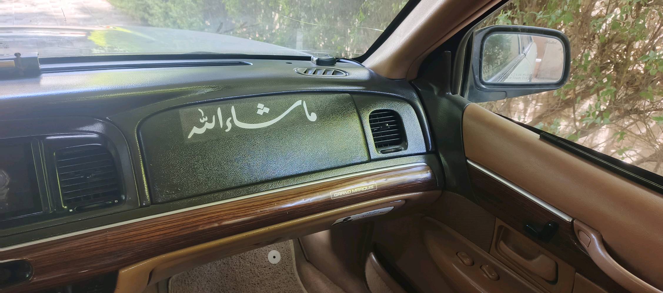 فورد ميركوري موديل ٩٥ بيع مراوس
شنو سعة المكينة وشنو نوع القير، وأكو تبديل لو الوكالة؟: 
v8
هل بيها صبغ/حوادث/شغل بالشاصي أو الهيكل لو كلشي سليم؟: 
بيهه طختين بلباب سايق والي وراه معدلات وتمام وضعهن 
المكيف والحرارة شلونهن، ويشتغلن زين لو يحتاج شغل؟: 
تبريد تدفئه شغال تمام 
وين موقع السيارة بالضبط، والسعر شكد وهل تقبل مراوس/تفاوض؟: 
ديالى المقدادية