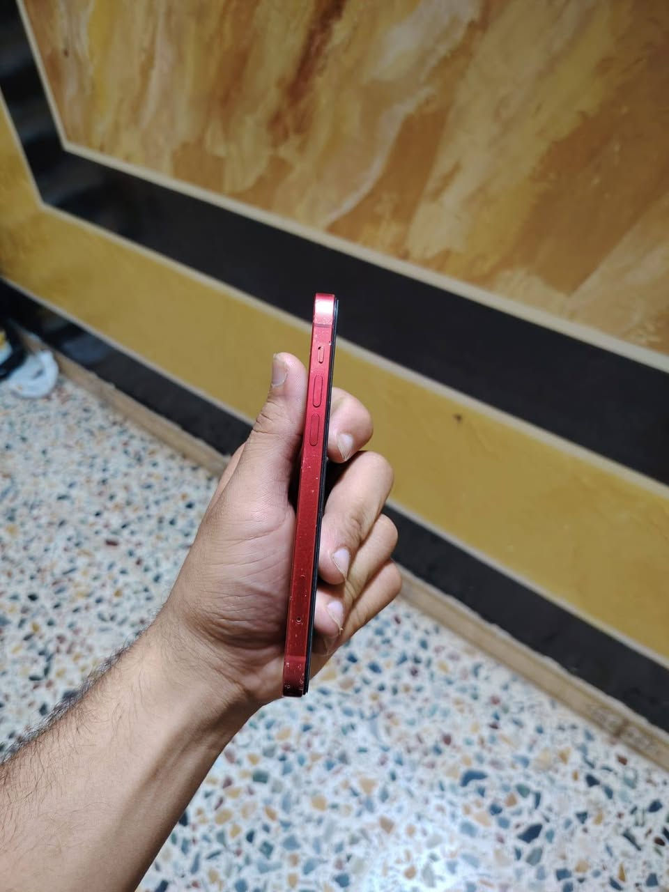 ياالله
ايفون 12
لون وردي مميز 
ذاكرة 256👉انتبه
بطاريه 99مبدله اصليه انسه الصرف 
مبدل شاشه اصليه 
فيس ايدي واكف
الضهر مفطر يتبدل ب 15
نضافه واحد على ☝واحد 
بوبجي 60فريم
الجهاز مال جناي
وياه كفر 🎁 
وين متريد افحص 
للبيع او مراوس حسب القناعه 
***********

نص مكتوب في الصور:
- حول الاسم iPhone إصدار iOS 26.7 اسم الطراز iPhone 12 رقم الطراز MGJ23J/A الرقم التسلسلي G6TDMOF80FOJ سجل تاريخ القطع والخدمة الأغاني الفيديوهات الصور السعة ٢٥٦ غ.ب. متوفرة ٢٣٧,٠٤ غ.ب.
- حالة البطارية والشحن
- رسالة مهمة حول البطارية
- غير قادر على التحقق من أن هذا الـ iPhone يحتوي على بطارية أصلية من Apple. قد لا تكون التفاصيل الواردة من هذه البطارية دقيقة.
- لمعرفّة المزيد
- الحد الأقصى للقدرة
- ٩٩٪
- هذا قياس لقدرة البطارية مقارنة بقدرتها عندما كانت جديدة. قد تتسبب القدرة المنخفضة بتقليل ساعات الاستخدام بين عملية الشحن والأخرى.
- أقصى قدرة للأداء
- الـ iPhone غير قادر على تحديد عمر البطارية.
- شحن البطارية المحسن
- للحد من استنزاف عمر البطارية، يتعلم الـ iPhone من عادات الشحن اليومية، بحيث ينتظر ولا يتجاوز ٨٠٪ حتى يحين موعد حاجتك إلى استخدامه.