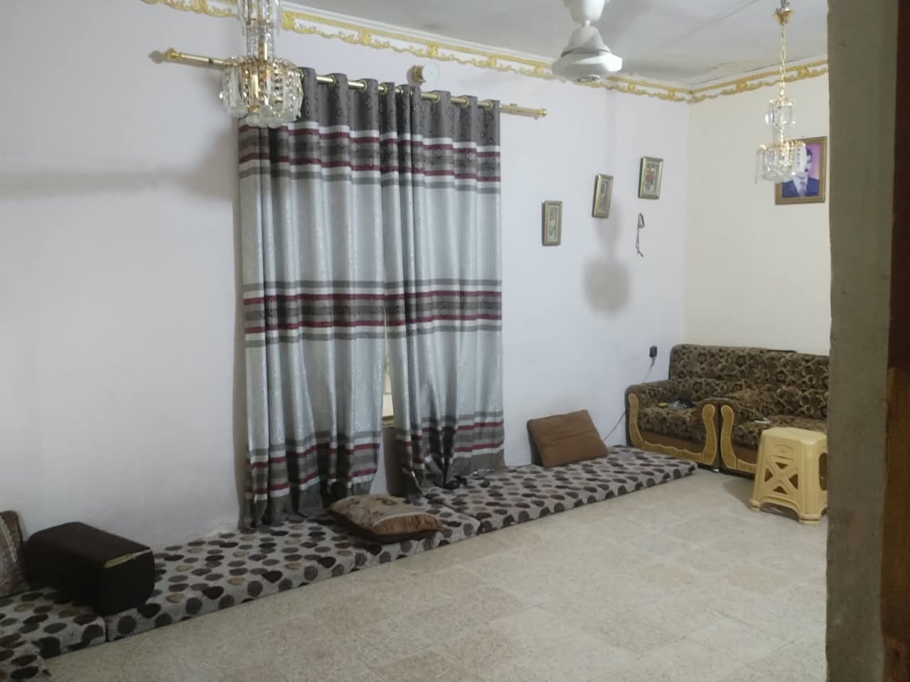 للبيع دار مساحه 300 متر الوجه 15والنزال 20
الشارع 8 متر  مترطابوق طابق واحد يحتوي على
 غرفتين صاله استقبال مطبخ الارضيه كاشي 
ملك طابو صرف تحويل مباشربأسم شخص واحد 
الفلوجه الظباط الرابعه قرب جامع الشيخ مكي
خدمات كاملة تبليط مجاري مدارس جامع 
السعر مناسب 145 مليون قابل للتفاوض 
مراجعة مكتب المؤتمن للعقار 
الكائن الفلوجه حي الشهداء مدخل شارع 40
 أبو النسور مجاور منفذ ضوء الفلاح للصرافه 
الاتصال على الارقام التالية 
*********** واتساب
***********
