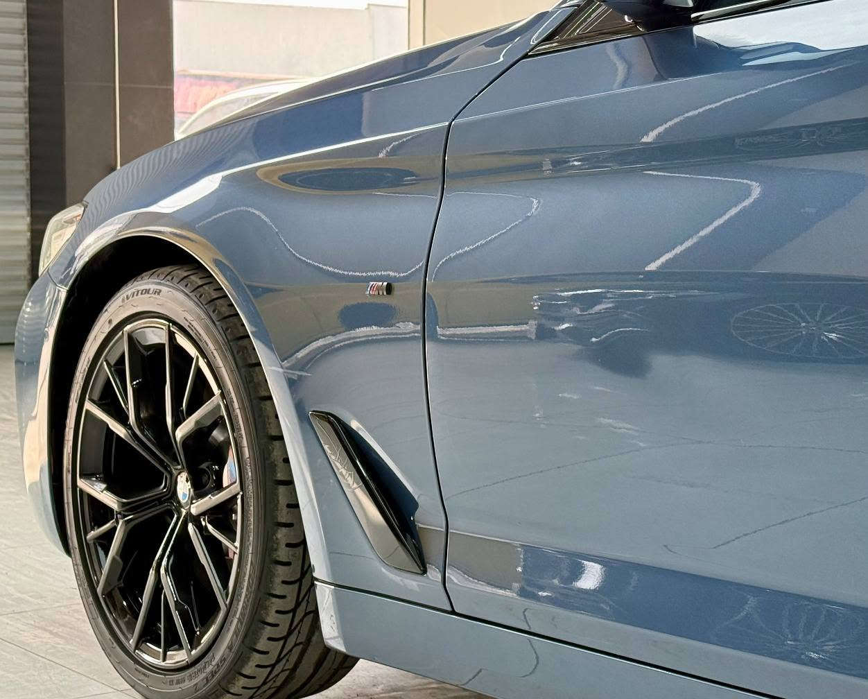 بي ام ٥٣٠i • باكيج M • ماشيه ٩٧٠٠٠