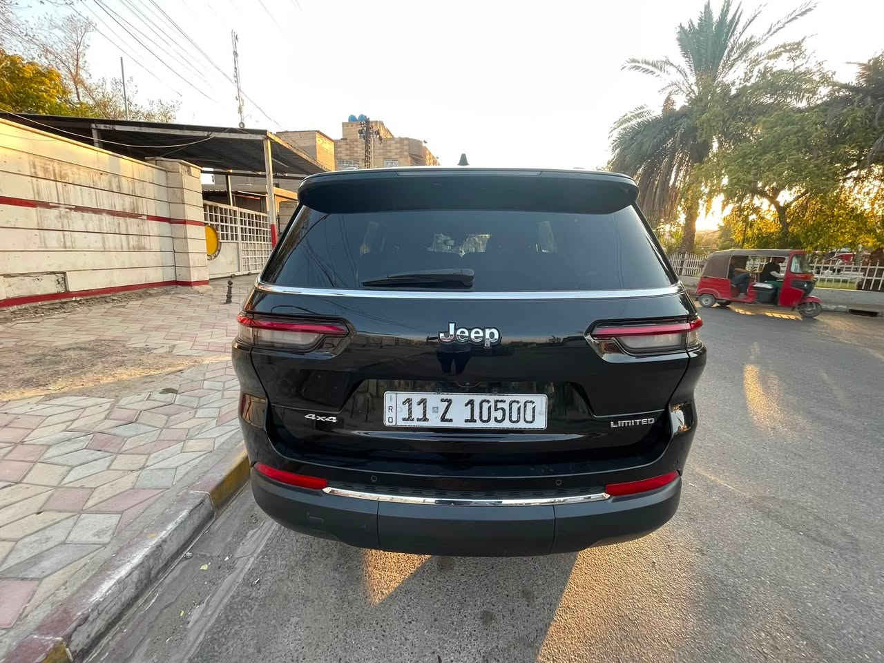 السلام عليكم
جيب كراند شيروكي لمتد للبيع 
موديل ٢٠٢٣ اسود اللون حادث امريكا 
جاملغ وبنيد وانصبغ باب السايق 
مواصفاتها معروفه بصمه أبواب وتشغيل عن بعد 
رادار امامي وجانبي وتحذير الخروج عن المسار 
شاشه كبيره تدعم ابل كار بلي واندرويد 
كرسي السائق والراكب كهرباء 
كشن جلد كشن تدفئه ٧ راكب 
كشن منفصل vip  
كأمره دواره جنطة كهرباء 
صور الحادث موجوده خاص مع السونار 
السعر ٢٤٠ بيها مجال المكان بغداد 
***********
