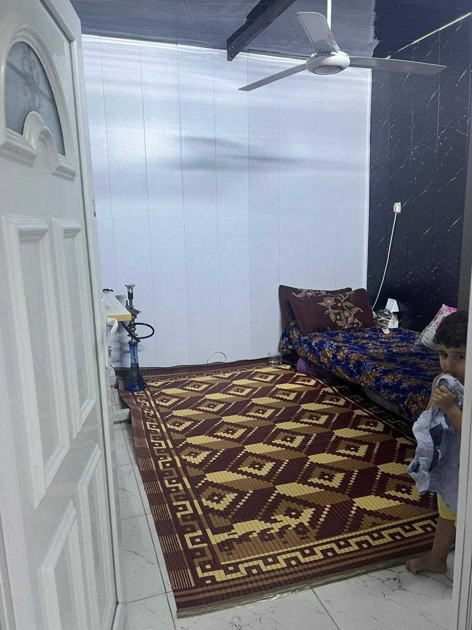 السلام عليكم بيت زراعي مساحه 100 متر طابقين الواجها 5ونص متر والنزال 19متر منفصلين سند 25مكانه الشرطه الخامسه بالقرب من حسينية السيدة رقيه والدعم الوجستي سعر  مناسب رقم التالفون ***********

