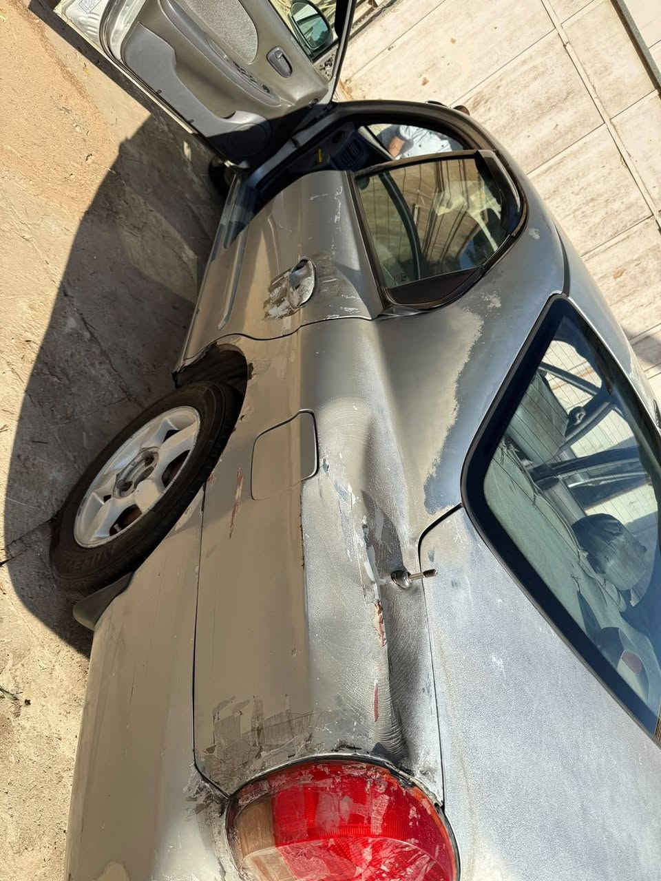 موديل /2000
السيارة ابسم ابو صديقي بلدوام 
والمحرك امجفت يعني اذب دخان من الصالنصه 
والكير بي هاف 
يعني محتاج صبغ وكهربائيات اذا ايريد يصرف عليه 
وغرامه 500 رايدهه 25 $ ورقه   وبيه مجال الغرامه ارجو الاتصال على الرقم(( (ابو موسى القريشي ‏‪***********‬‏)) السياره في بغداد....
