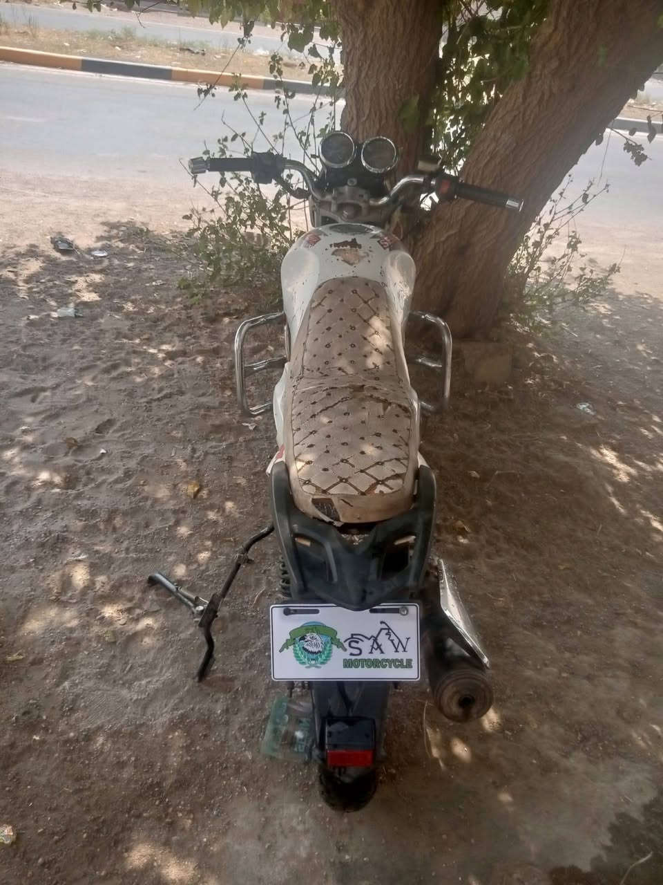 أعيد النشر بسبب الوعود الكاذبه لا تكلي امسح المنشور جايك سلام عليكم ماطور سنكي للبيع كهربائيت كله شخاله محرك نضيف لا تنقيص ولا تبخير تايرت جدد دبلات شخاله يرادله باتري ودواسه مال ستان براخي مسحوكه ***********
