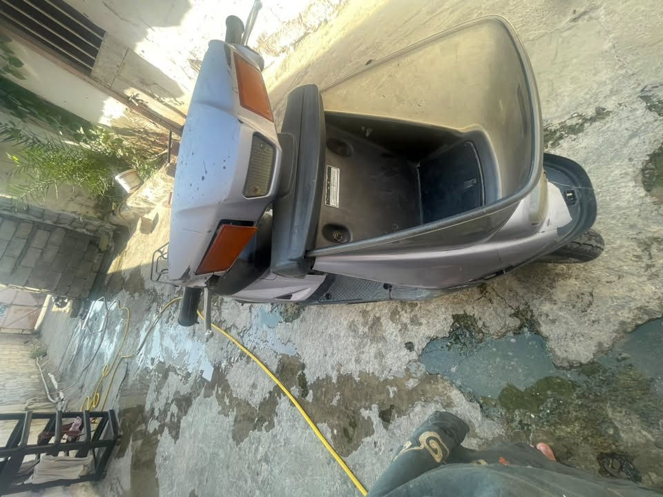 مأطور بزون ينرادلو تعمير
كلشي شغال بس الباتري تعبان بسعر 150 تواصل وتساب ***********
