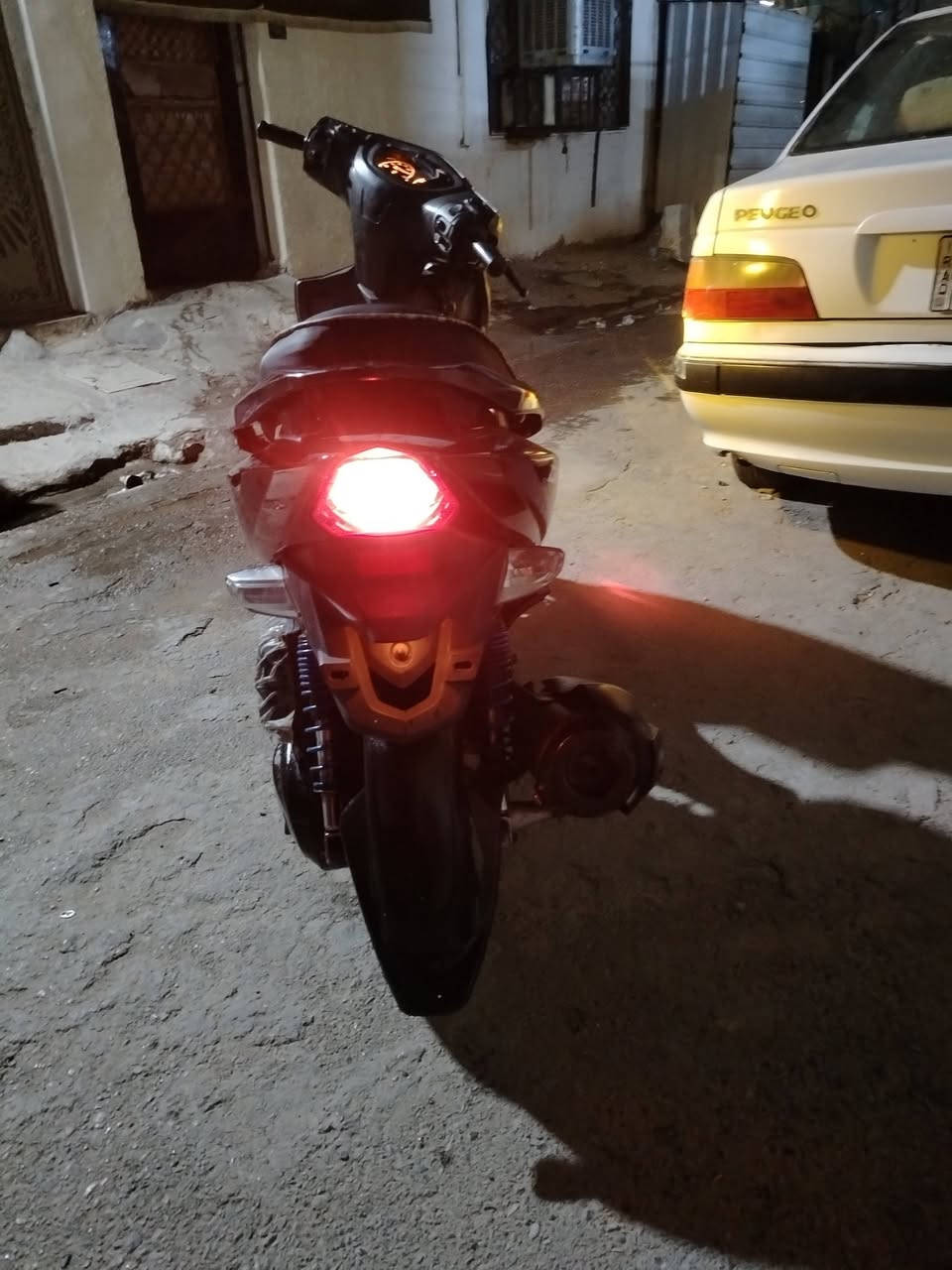 جيتي ار الدراجه خير من الله نضيفه
محرك ناعم
كهربائيات كلهه شغاله
كفرات انضاف 75٪
تايرات جدد
نوزل وبلك جديد
فيت بم جديد
باتري جديد
الدراجه حيل نضيفه
رايدهه 450 وترهم مراوس حسب القناعه
عنواني بغداد مدينه  الصدر 
رقمي *********** بي واتساب
