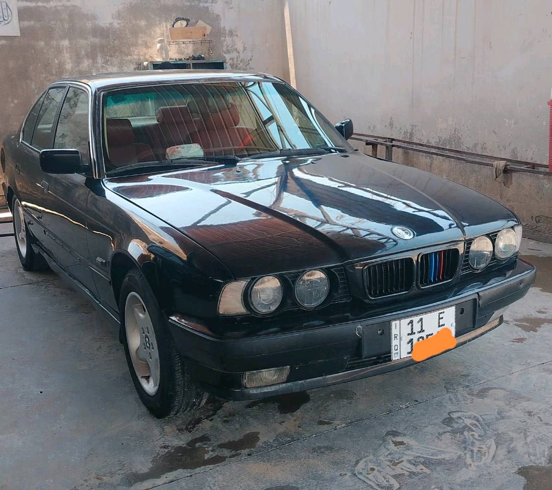 السلام عليكم
                                                                          BMW للبيع 
رقم بغداد الجديد والسنويه جديده بأسمنه
موديل ٩٤
السيارة نظيفه جدا ومكينه جديده وصبغ كامل فرن حراري قبل شهرين صبغتها السيارة جاهزه من كلشي
للأستفسار ***********
