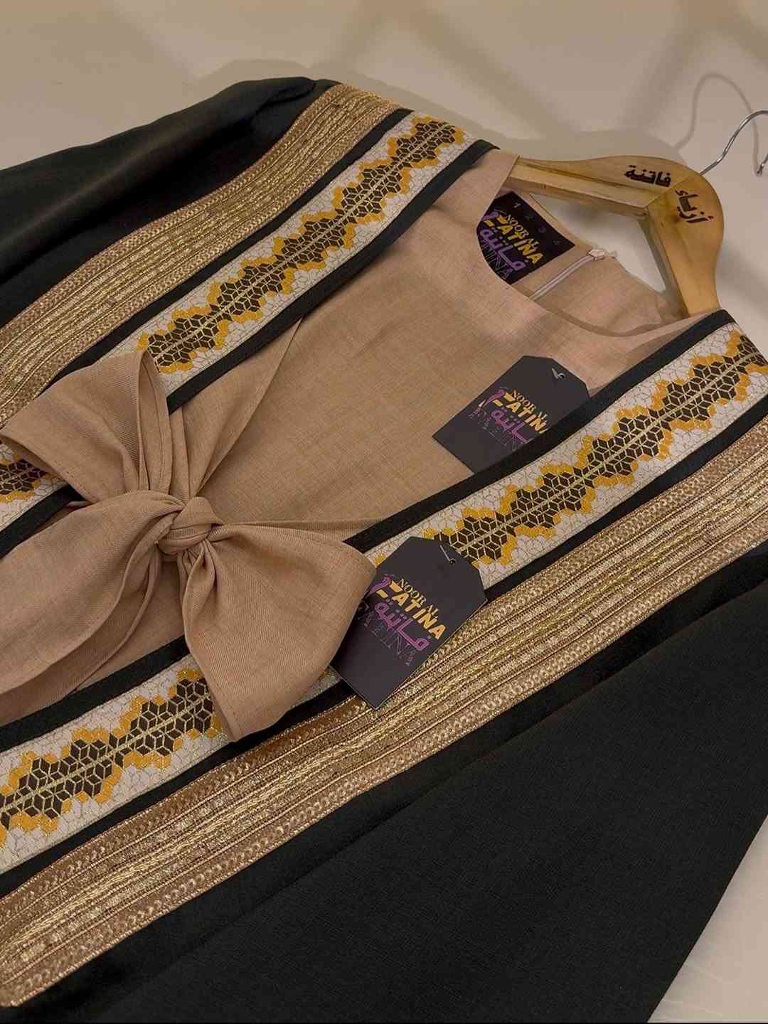 ازياء فاتنة
بشت وجمبسوت 
موديلات فاتنة… ماتتفوت 
حصراً من ماركة فاتنة 🤍
• تكدرين تاخذين البشت وخد والجمبسوت وحد او تاخذيهم سوية 
• ⁠البشت فــــري ســايــز 
• ⁠طول البشت مـטּ الكتف للاخير 160 سم 
• تفصيله مريحة فصال فخم 
• ⁠ قماش كتان ذاب نفسة ، 
• ⁠الحمبسوت بي اربع قياسات 
• ⁠ موديله لف علمود يتخصر ؏ الصدر 
• ⁠طول الجمبسوت مـטּ الكتف للاخير 165 سم ✨
• ⁠قماشه كتان مشخط مناسب وية ڪُـل المـــــوديلاتـــﮯ والبشتات ، 
• الضهر بي سحاب لسهولة اللبس 

قطعة تبقى وياج سنين وما تبطل موديلها 👌

متوفر حالياً بكمية محدودة
راسلينا خاص واحجزي بسرعة قبل النفاذ 💌

#ازياء_فاتنة⁩⁩
قالب راهي⁩
_______________________ 
🖋️ االــخـــــــاامــة :- 
كتان صيفي ” أو “كتان البوبلين”
وهي خامة تتميز بمتانة عالية تحافظ على شكله ورونقه حتى مع كثرة الاستخدام. ، يعتبر مثالي لملابس المحجبات لان 
  يعطي مظهر أنيق،
_______________________ 
القياسات 1/2/3/4 
قياس 1 :- 
 تلبس وزن من 70 الى 80 كــــيـلـو 
يعني يلبس قياس. 42. 44 

🌱قياس 2 :- 
تلبس وزن من 80 الى 90 كــــيـلـو 
يعني يلبس قياس 46. 48

🌱قياس 3 :- 
تلبس وزن من 90 الى 100 كــــيـلـو 
يعني يلبس قياس 50. 52.

🌱قياس 4 :- 
تلبس وزن من 100 الى 120 كــــيـلـو
يعني يلبس قياس 54. 56. 58
_______________________ 
سـ✿ـــعـــر  الطقم كاملاً  بـــ 55 الفــــﮯ  ________________________________ 
ســــعـــر  البشت بـــ 40 الفــــﮯ 
ســــعــر الجمبسوت بـــ 35 الفــــﮯ 
_______________________ 
للحجز والاستفسار المراسلة ؏ــلى الواتساب :- ***********
***********

نص مكتوب في الصور:
- الخامة :- كتان صيفي " أو "كتان البوبلين" وهي خامة تتميز بمتانة عالية تحافظ على شكله ورونقه حتى مع كثرة الاستخدام. ، يعتبر مثالي لملابس المحجبات لان يعطي مظهر أنيق،