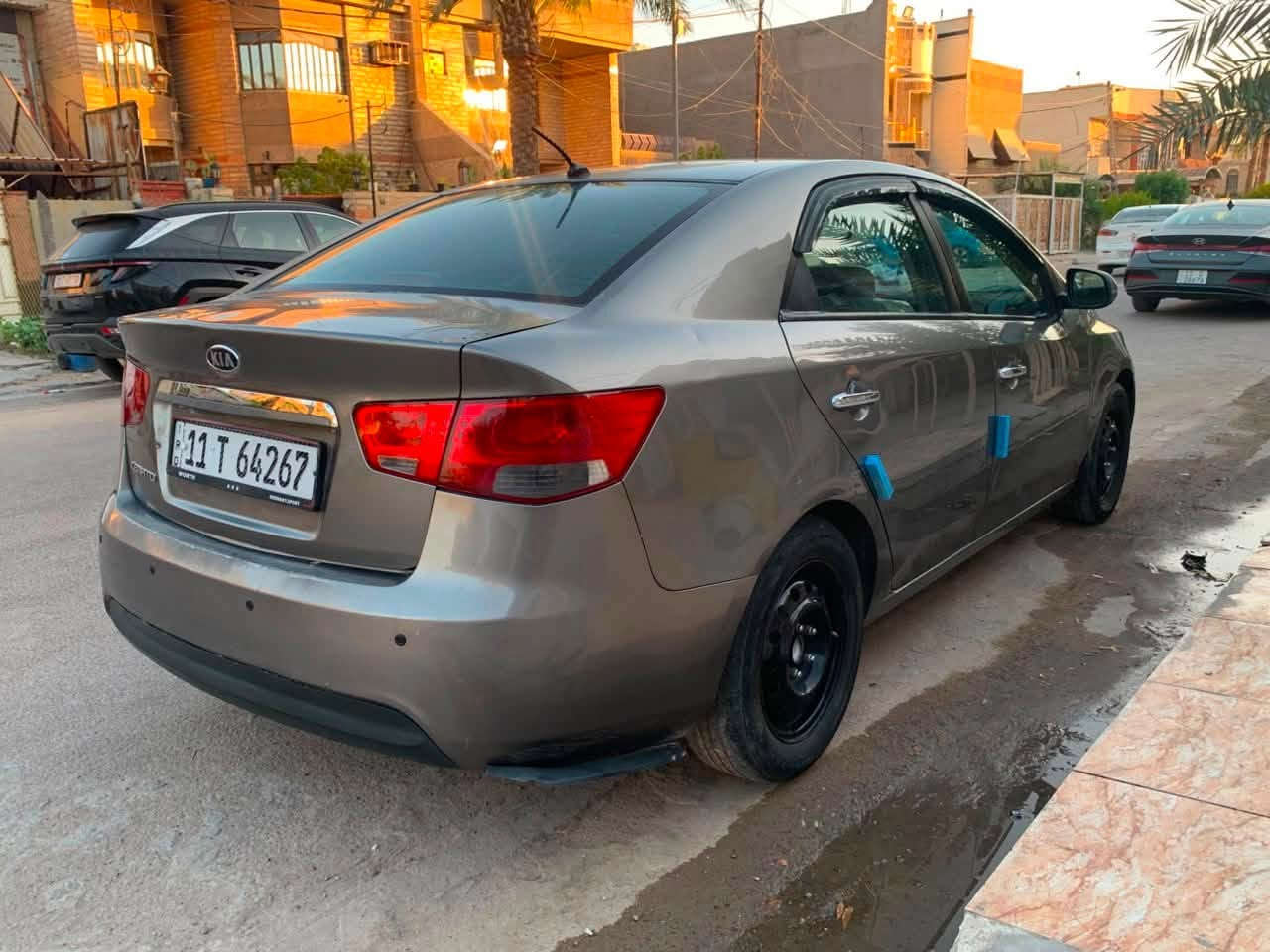 سلام عليكم مستعجل علا بيعتها سيراتو ٢٠١٢ فول مواصفات عدا لبصمة محرك ١٦٠٠ دوش يرادلها ترتيب بسيط مكان بغداد النصر والسلام *********** 92 بيها مجال بسيط
