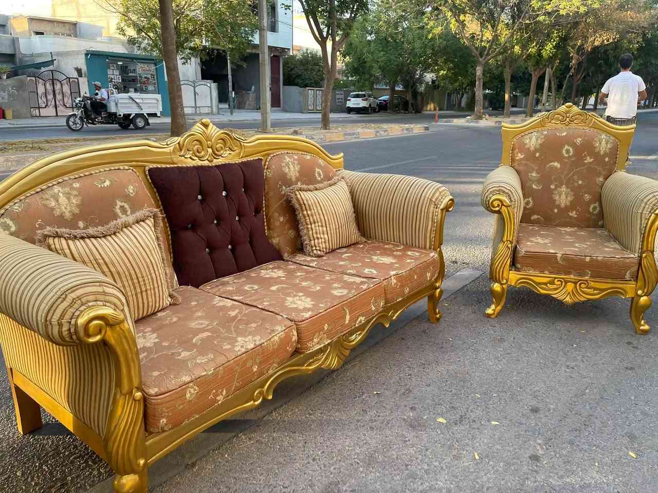 ئاڵتونم بۆ هێناون🔥
هاتینەوە بە تاقمێکی مەلەکی 
10نەفەری  زۆر بە پاکو خاوێنی 
ماوەتەوە %95بە لۆکی ماوە 
ژم***********

نص مكتوب في الصور:
- ***********