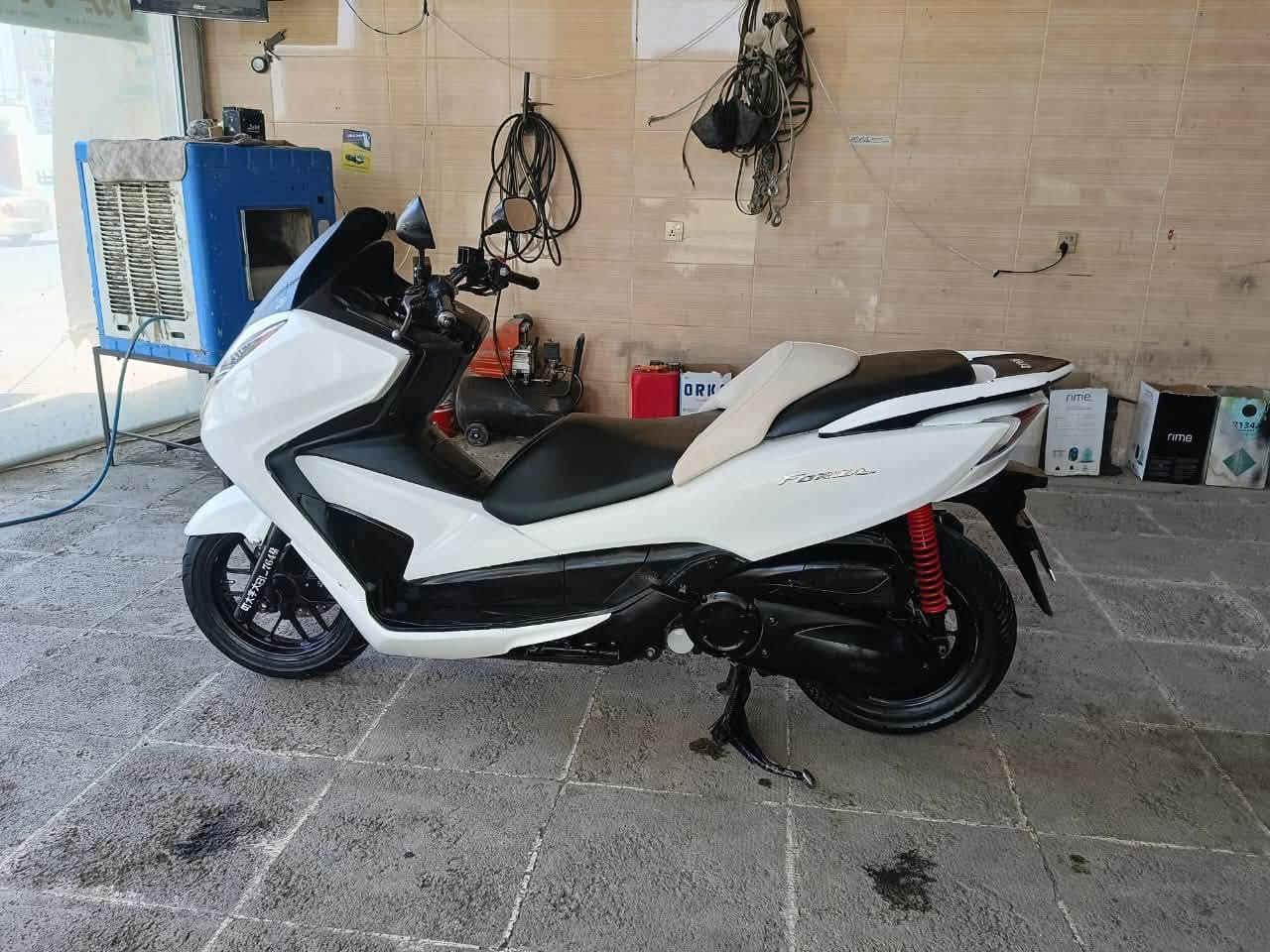 HONDA FORZA 012
بۆ فرۆشتن هەموگیانی بە شەرتو بە زەمان 
شکای نیە ماتۆڕەکە تەنها ۷٠ هەزار ڕۆیشتە
کامل سێرفز کراوە مەسرەفی تیا نی بە زەمانی هەمو شتێک ئەی فرۆشین 
ڕدێتەر خەمی گەرم بونیو نیە مەکینەی ۲٥٠cc
ماڵی دۆست ماتۆڕکە خۆی دیارە پێویستی بە وەسف نیە
شۆن سلێمانی بۆ نرخیش خوار هەمو بازاڕە
بۆ زانیاری زیاتر تێل بکەن بە ***********
