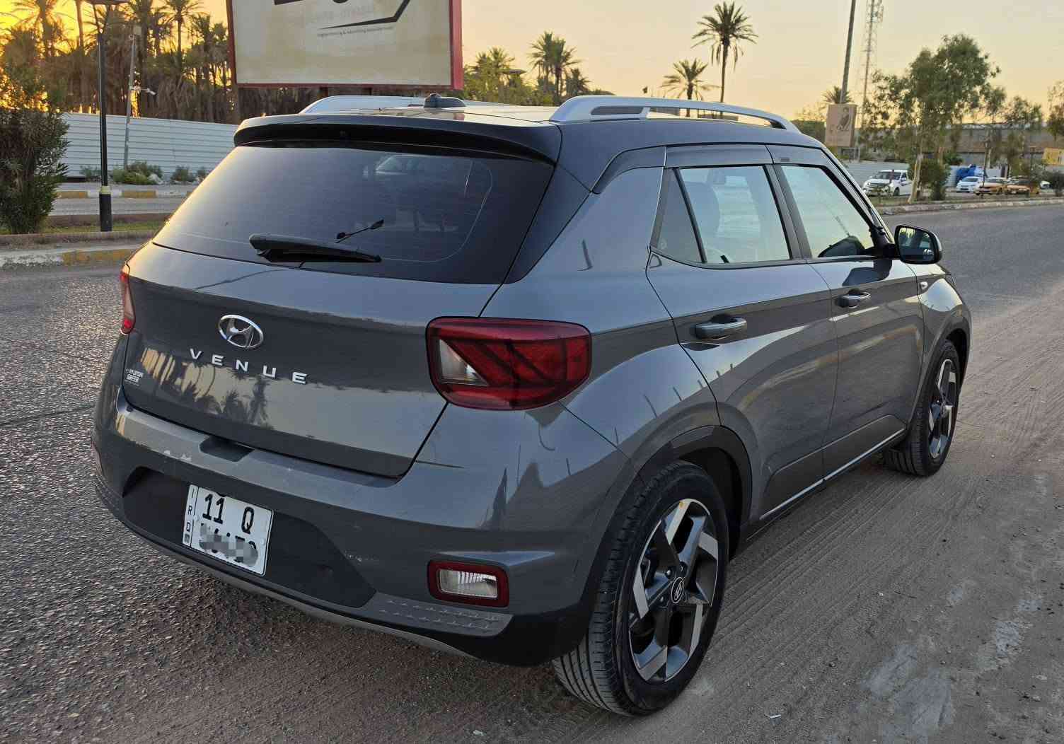 سلام عليكم هونداي فينيو موديل 2023 للبيع فقط
رقم بغداد ماشيه 60  لمتد فول مواصفات توكلر بصمه
سيارة جديده وجاهزه 🚗  الحادث لايت ودعاميه
   سيارة بسمنه 🚘
السعر 130 وبيه مجال 
التواصل  واتساب 
اتصال *********** ☎️
