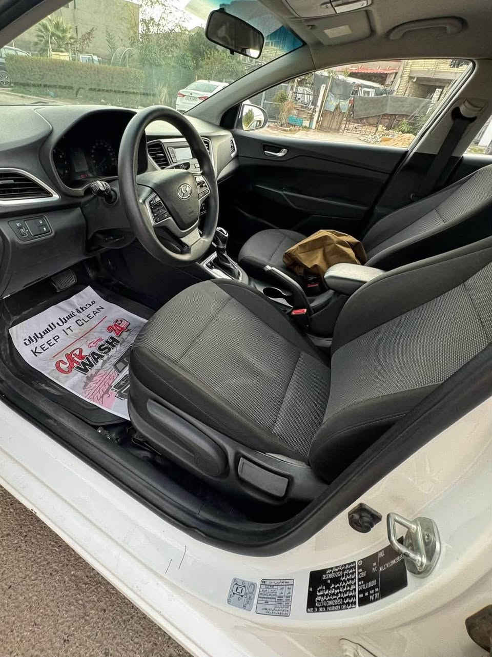 � للبيع هيونداي أكسنت خليجي موديل 2021
🔹 المحرك: 1600 DOHC
🔹 العداد: 110 ألف كم
🔹 اللون: أبيض
🔹 الوارد: خليجي
🔹 الرقم: دولي أربيل
🔹 بسمي السيارة 
🔹 الصبغ: قطعتين ونص فقط 
جنطه جاملغ عكس سايق بجم كبس ربع بنيد صبغ 

💰 السعر: 112 ورقة
💵 بيها مجال للشراي ويدلل

📍 المكان: واسط – العزيزية
📞 ***********
