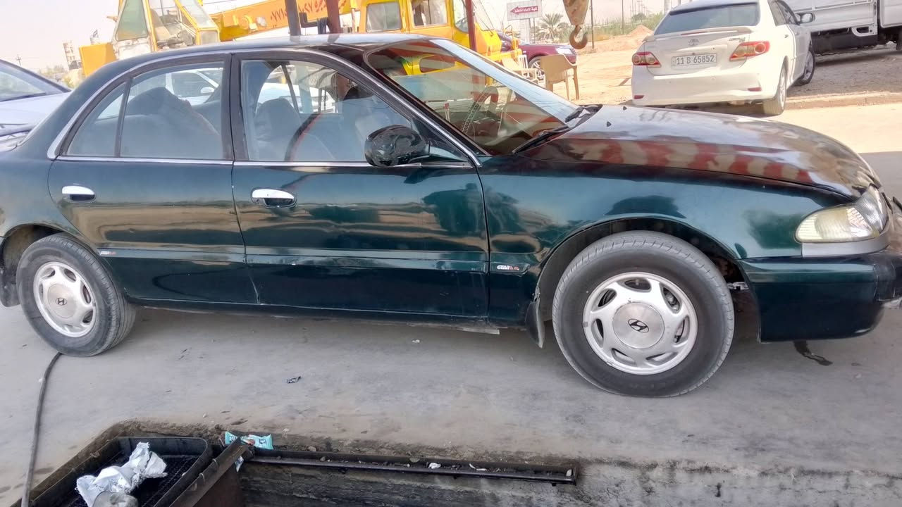 السلام عليكم 
سوناتا موديل 1995 
رقم بغداد بأسمي 
مصبوغة عام جمالية بيها طخة قليلة بالجاملغ الخلفي وملاحظات 
اللون زيتوني 
محرك 2000 مكفول 
كير عادي مكفول 
تخم تاير صدر
السعر 31 وبيها مجال 
العنوان جديدة الشط قرب مطعم سامان 
***********
