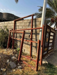 اطارات حديد • نظيفات • ٣ شبابيك وباب