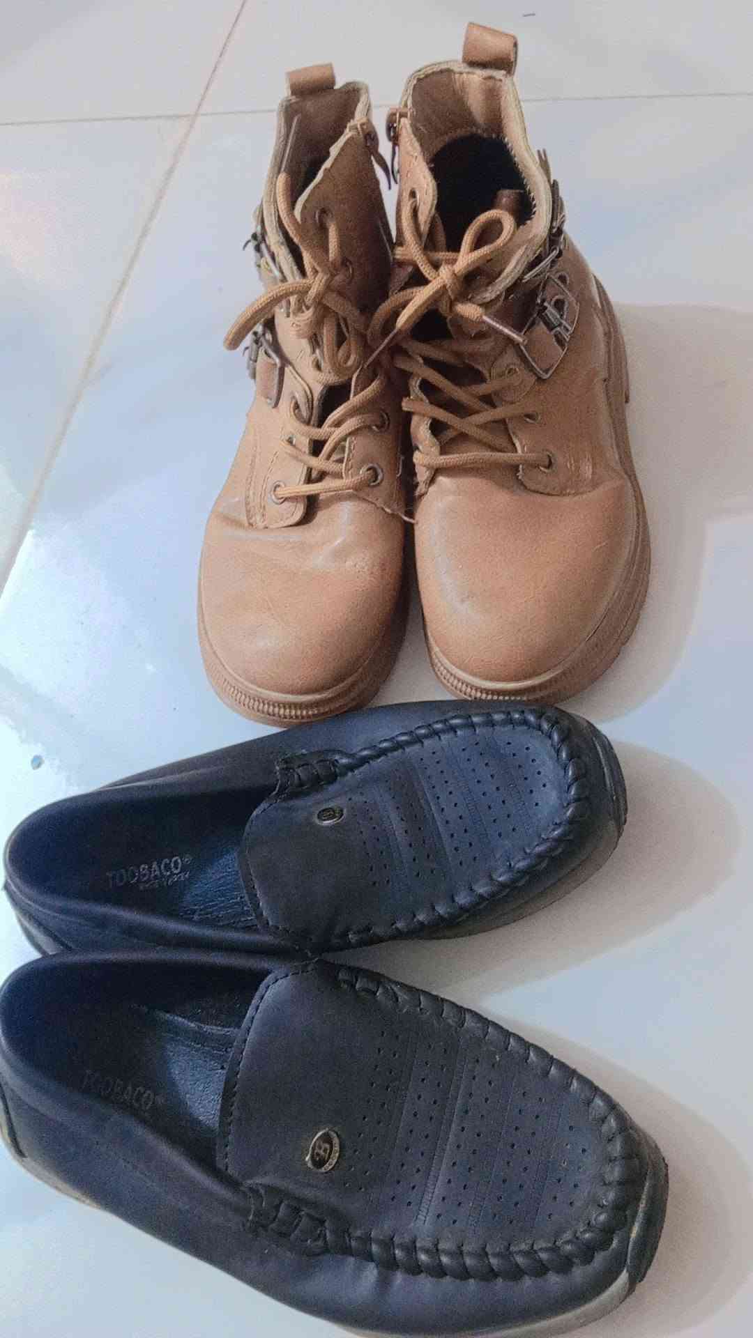 للبيع • ملابس
