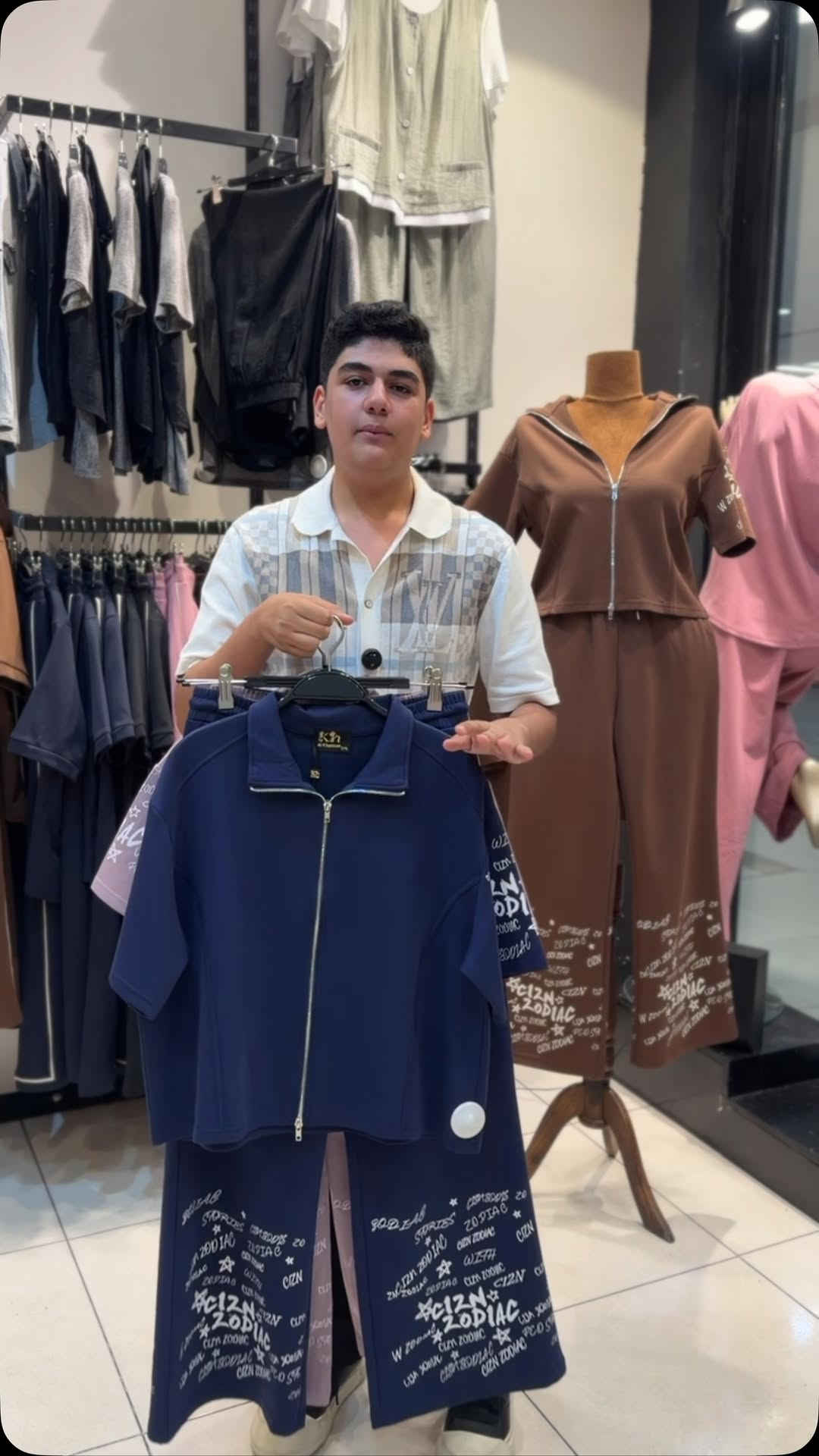 علقي بكلمة (سعر) وحتوصلج كل التفاصيل بالخاص.. 💌✨
الأحدث • الأجمل • الأرقى 📍 تجدونه لدى الخاتون 🔥👑
🛒 عناوينا:
🔹 زيونة - مول دريم سيتي
🔹 العامرية - مول العامرية
🔹 للجملة - شورجة / شارع الرشيد
📞 للاستفسار والحجز: *********** 🛍️
(متوفر خدمة توصيل لكافة المحافظات)
