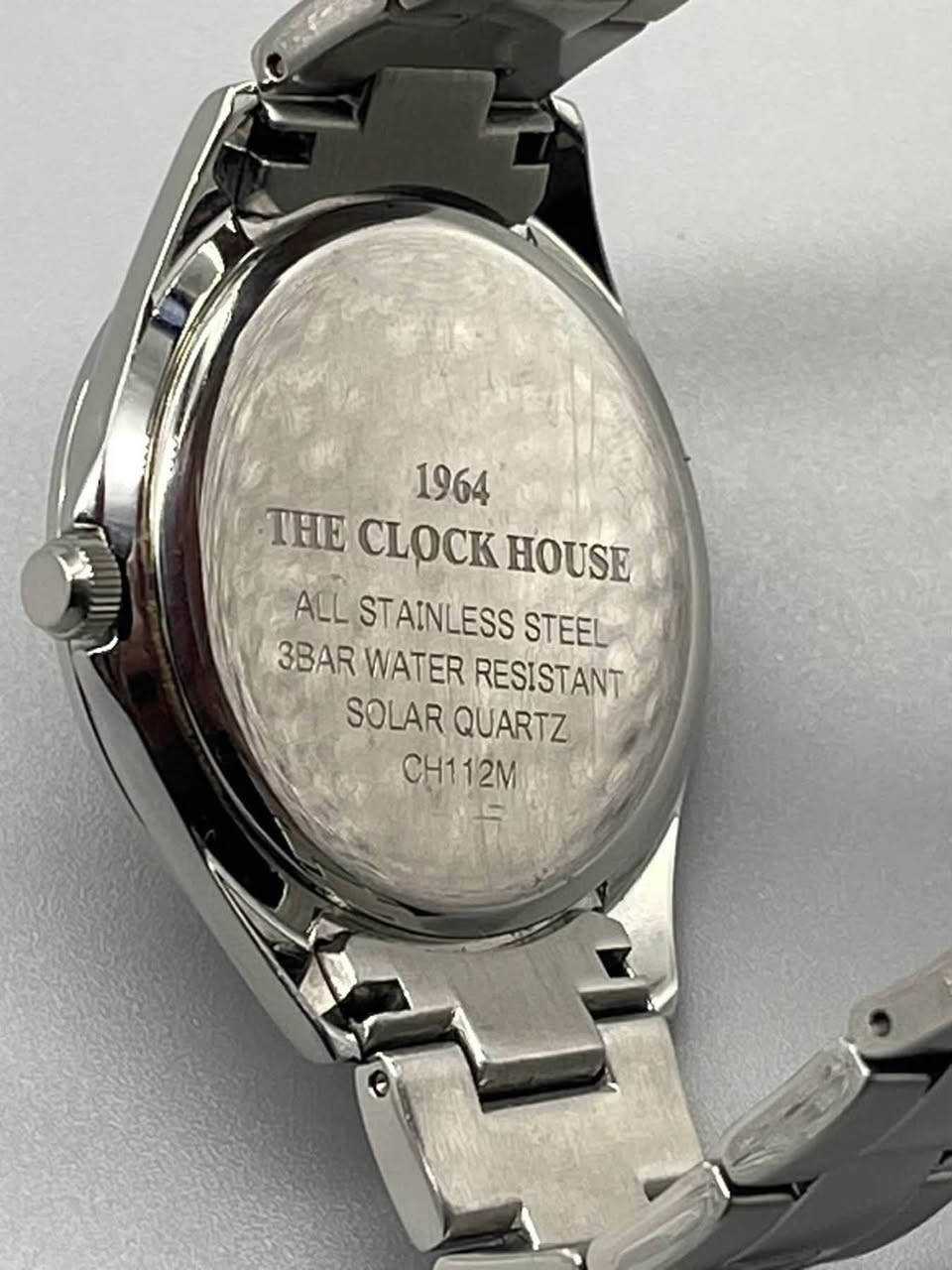 ساعه سولر The Clock House اورجينال نضافة 100‎%‎

تعمل بحركة الكوارتز اليابانية 
المعتمدة على الطاقة الشمسية والضوء

قطر الهيكل 40 ملم 

مقاومة للماء حتى عمق 30 مترًا

الهيكل والسوار مصنوعان من الفولاذ المقاوم للصدأ المتين باللون الفضي الميناء باللون الأسود/الرمادي الداكن المخطط عمودياً مع مؤشرات فضية واضحة

العدادات الفرعية
العداد الأيسر: يعرض أيام الأسبوع
العداد الأيمن: يعرض تاريخ اليوم
العداد الاسفل: يعرض الوقت بنظام 24 ساعة

———————————————-

يوجد توصيل 🚚 ( بغداد - محافظات العراق )

☎️رقم الهاتف : ***********

للحجز - دايركت
