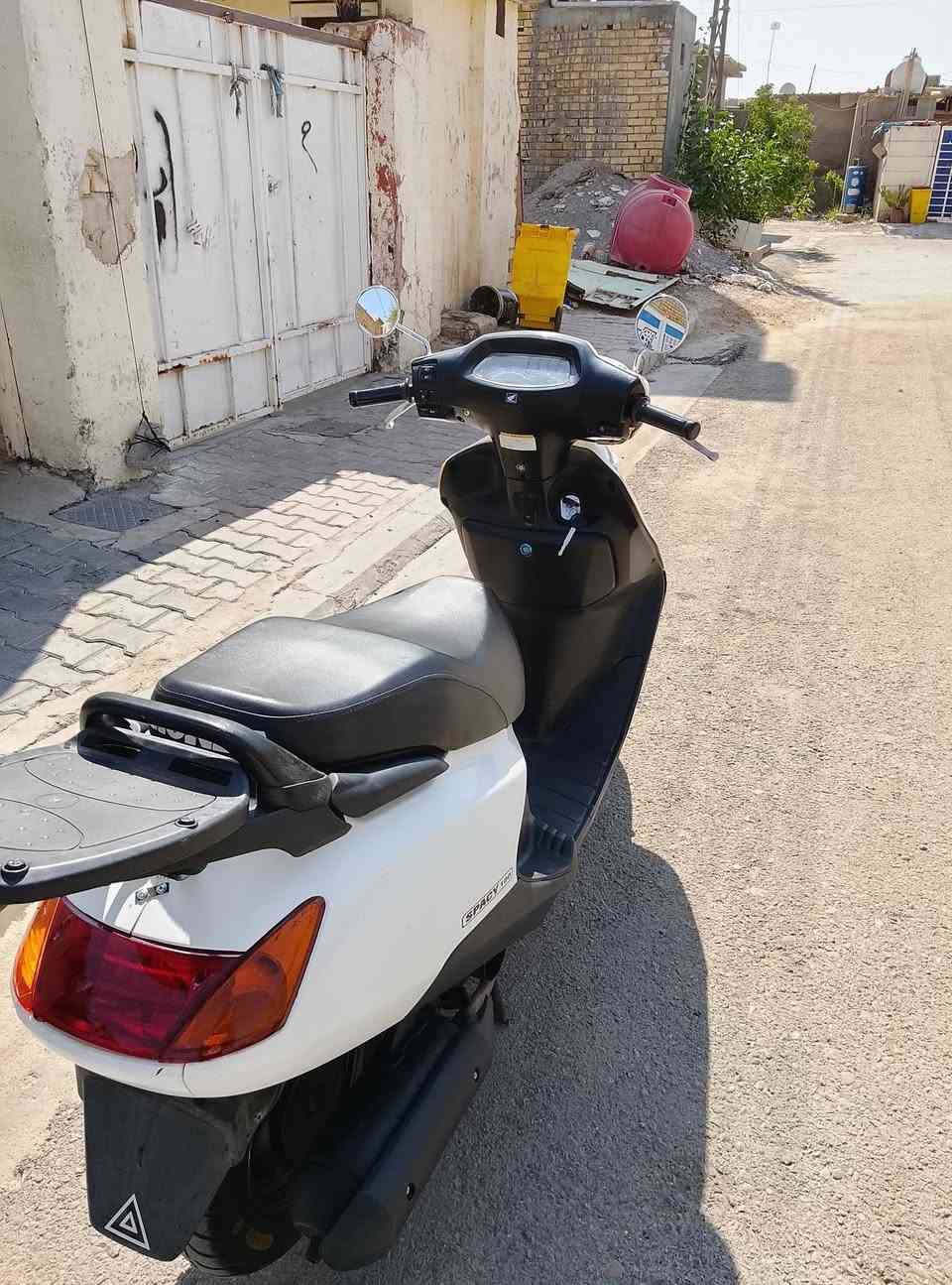 يا الله سلام عليكم
سبيسي ياباني للبيع مكينه مفتوحه رايمر اول فتحه 
ناعمه شلعه معدل كهربايت شغاله نكره سلف باتري جديد كشن جديد قبق هندر بلاد صارنصه بلاد كفر ابو الختم الصلي دراجه خير من الله ***********مكاني واسط النعمانيه سعره 650وبيه مجال
