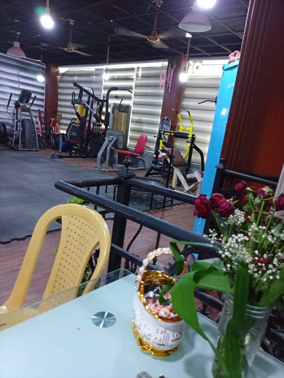 بنات بشرى سارة 🤩
تم افتتاح ((جم النور النسائي)). 
● بعد متحيرين بالرياضة وتخافين من الاصابات لان الجم بي كابتن متخصصة (خريجة تربية بدنية علوم رياضة).
●💵💲 الاسعار مناسبة جدا لان هدف الجم هو بالدرجة الاولى مساعدتج على خسارة الوزن ونجاحج بخسارة الوزن هو نجاح الجم .
● ⚽️كورسج الرياضي والغذائي مضمون .
● 🛴 تتوفر كل الاجهزة الرياضية تم نصبها حديثا
● 🏃‍♀️مرات اجسامنا ضعيفة لكن ينقصها الشكل المنحوت والحلو وهذا راح تلكيه بتمارين الهت كارديو الي تقدمها الكابتن بفترتين صباحية ومسائية (هاي التمارين لشد الترهلات ومعالجة الانفصال العضلي) 
● 🧹 نظافة الجم تعنينا قبل ما تعنيج لان هالشي يأثر على نفسيتنا بالعمل وبالرياضة 
● ☕️متوفر مقهى بداخل الجم لاخذ بريك مابين التمارين وايضا للمشروبات الباردة والساخنة (الصحية) 
📝ملاحظة : الصور ضروري تطلعين عليها بالبوست  
📍العنوان : مجاور قصر المسك للعطور فوق افران الأمير
⏰️اوقات الدوام: 
من 9 صباحا الى 3 مساء
ومن ال4 عصرا الى 10 مساء 
للاستفسار اكثر رقم الجم :
***********
لاتترددي لا مستحيل معنا 👍🏻
