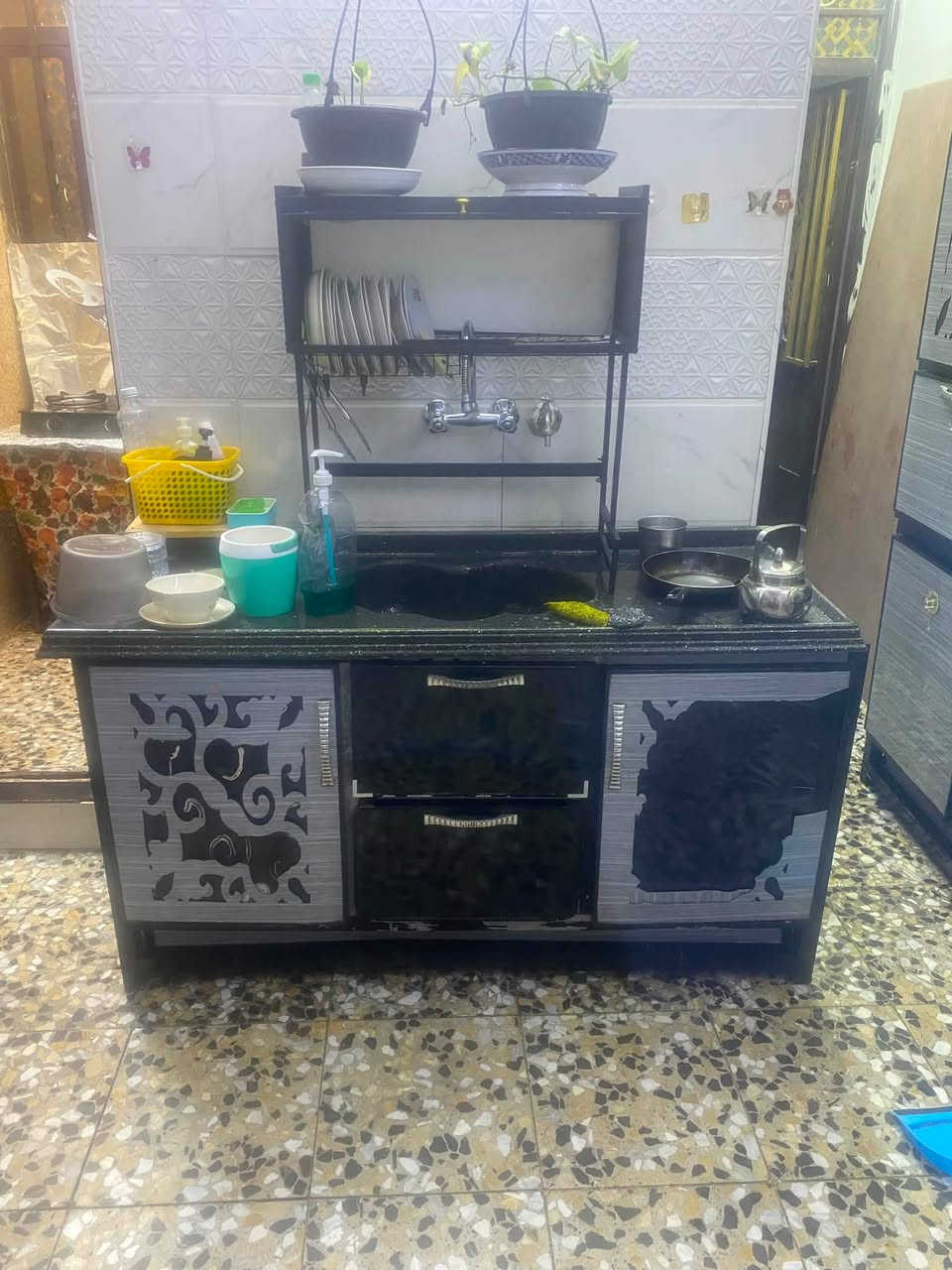البيع وعندي غراض مال بيت بعد هم
***********‬
