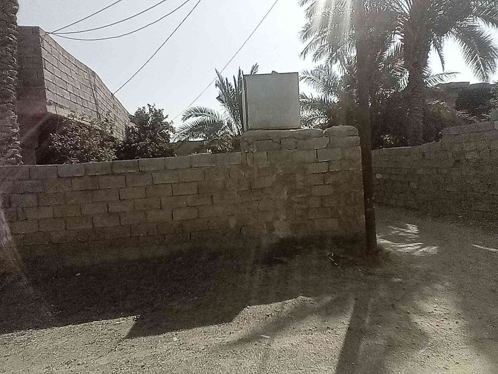سلام عليكم عندي بيت البيع مساحه 400 متر الوجه 24 نزال 15 طابو صرف سعر 130 يرهم تدفع نص المبلغ ونص وعدة 6 اشهر قرب جسر الثالث@***********
