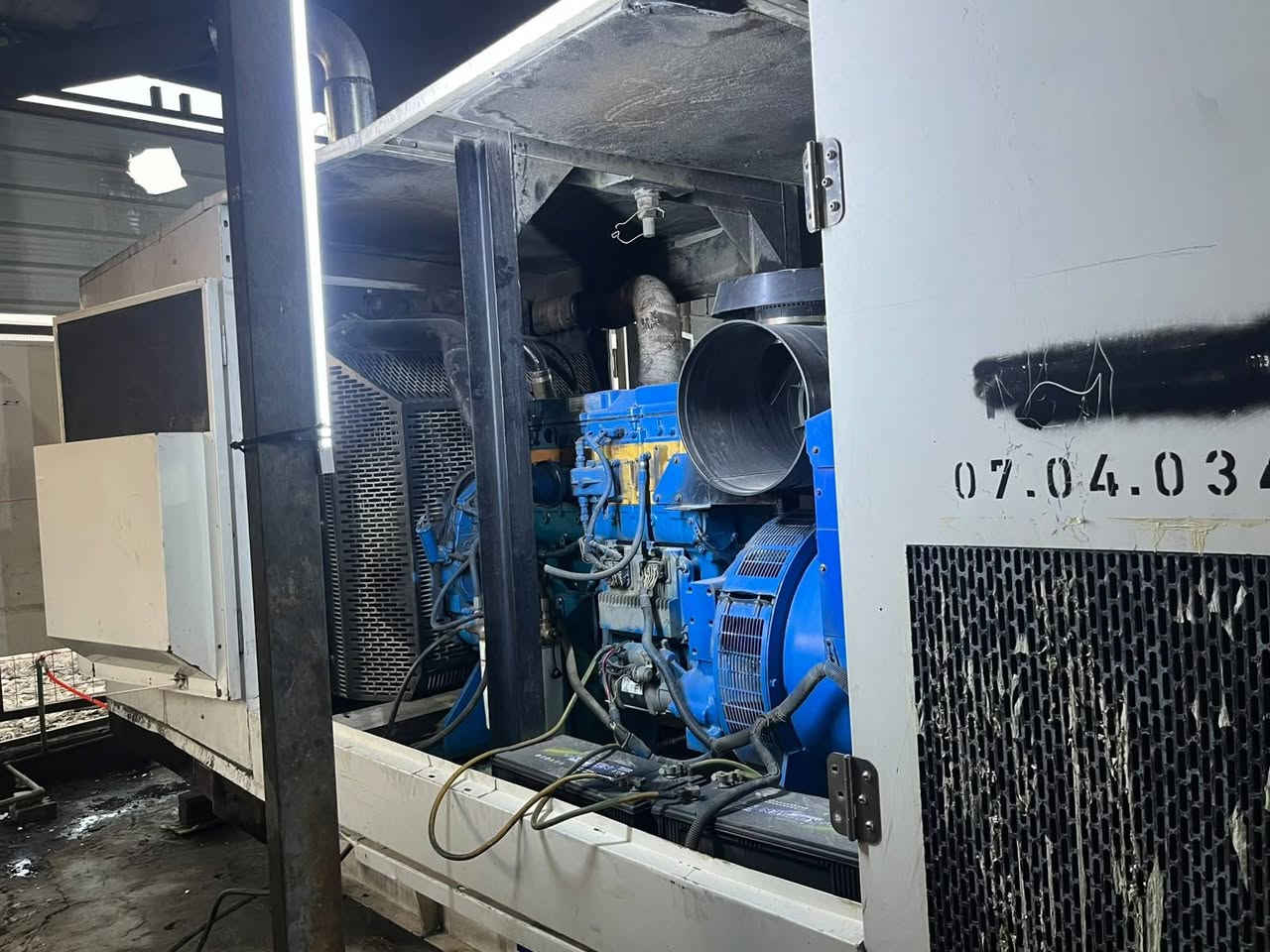 سلام عليكم بيركنز 2200 مشتغلة ع الحمل كاتم توليد 400kv اصلي مكاني بغداد الشعلة
***********
