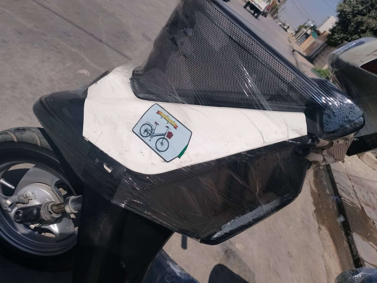 سلام عليكم يماهة نكره سلف كهربايت كله شغاله لايت زينون اشاير هورن كفراته نضيفه شاصي بل شرط اكسل بلشرط صواته ناعم سعر 225 اوبيه مجال ***********
