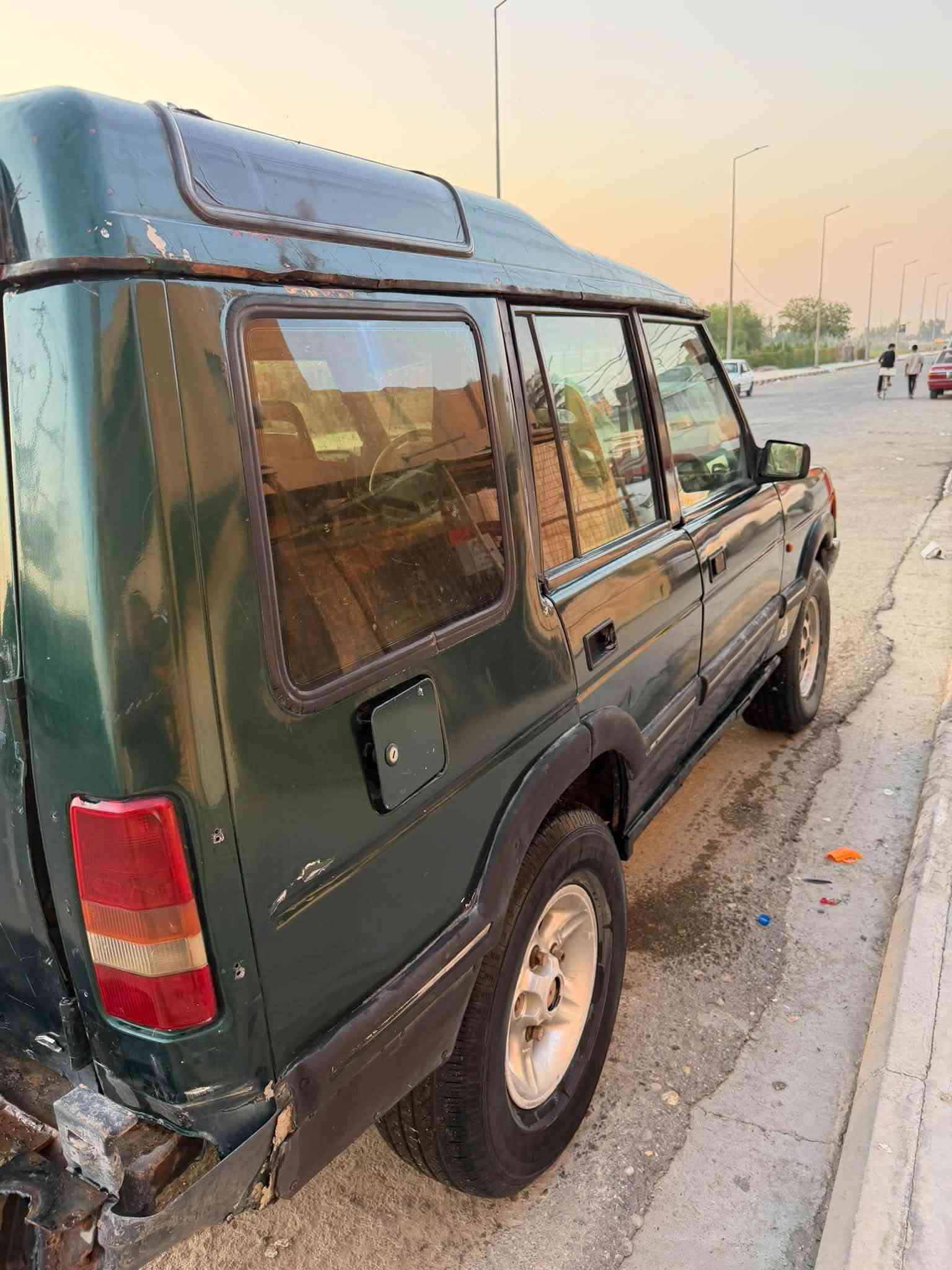 ديسكفري للبيع موديل ١٩٩٣ محرك ٤٢٠٠ كير أوتوماتيك السنوية لل٢٩ السنوية باسمي  محرك كير أكسل جديد  تخم تاير   السعر ٣٥$ وبيه مجال قليل  العنوان واسط العزيزية الرقم ***********
