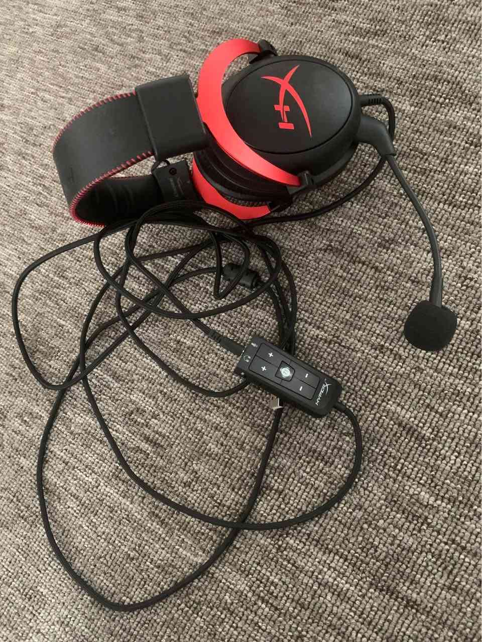 🎧 HyperX Cloud II - original European stock! 🎧
هێدفۆنی گەیمینگی ڕەسەنی ئۆرجیناڵ!
✨ بارودۆخ: سفر و نوێیە (تەنها کارتۆنی لەگەڵدا نییە).
🔥 تایبەتمەندییەکان:  
 ڕوونی دەنگی بێوێنە و تایبەتمەندی 7.1 Surround Sound  
 مایکی پاک و ڕوون بە قابلیت ڕاگرتنی شووشەی دەنگ (Noise Cancelling)
 پێکهاتەی بەهێزی ئەلەمنیۆم و مایک و کەیبڵ و کارتی USB دەنگی لەگەڵدایە  
 گونجاوە بۆ PC, PS4, PS5, Xbox و مۆبایل
📍 شوێن: هەولێر:
🎧 سماعة جيمنج HyperX Cloud II - أصلية أوروبي! 🎧
✨ الحالة: جديدة تماماً (بدون كرتونة / أوبن بوكس).
🔥 المميزات:  
 صوت محيطي 7.1 نقي جداً ومثالي للألعاب  
 مايك عازل للضوضاء قابل للفصل
 تصميم مريح وقوي مع كارت الصوت USB الأصلي  
 متوافقة مع PC, PS4, PS5, Xbox والموبايل
📍 الموقع: أربيل
]
English:
🎧 HyperX Cloud II Gaming Headset - Original European Stock! 🎧
✨ Condition: Brand new (Open Box / Without box).
🔥 Features:  
 Premium audio quality with 7.1 Virtual Surround Sound  
 Detachable noise-cancelling microphone
 Extremely comfortable headband and memory foam ear cushions
 Includes the original USB audio control box  
 Compatible with PC, PS4, PS5, Xbox, and Mobile
📍 Location: Erbil أربيل, العراق
