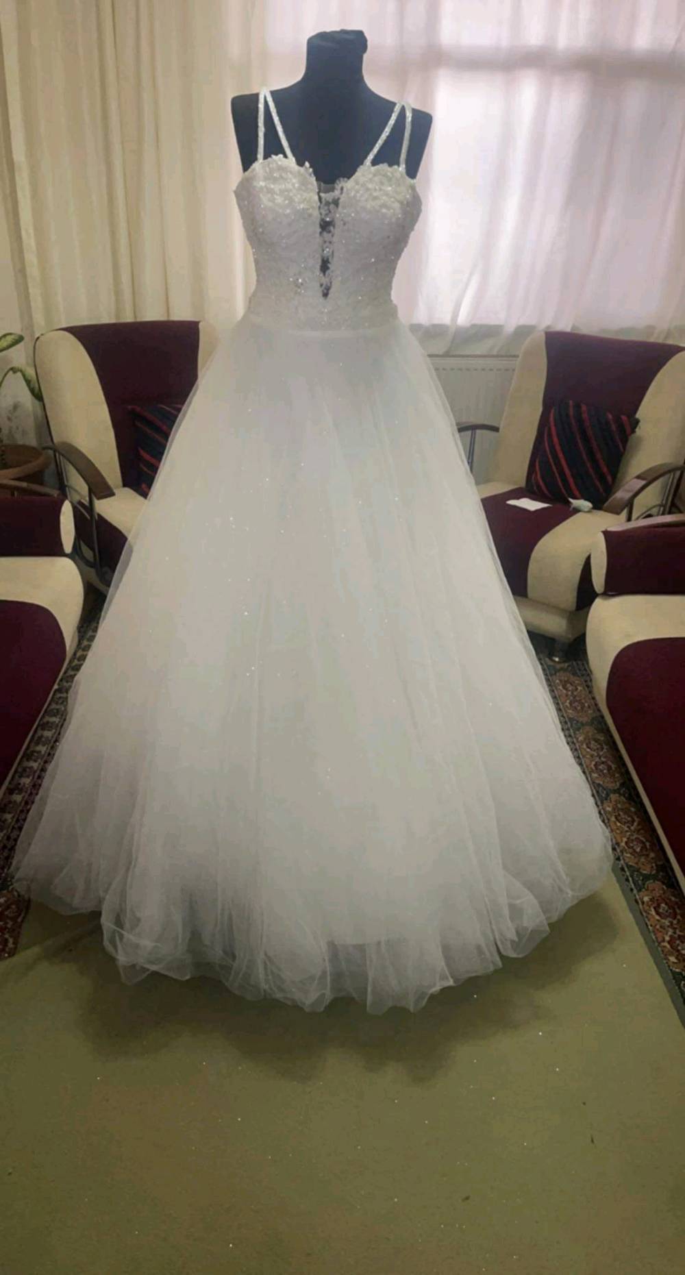 كافة الموديلات ومتعدده الأوان ٧٤ بدله عرس و٣٥ فساتين سهره للتواصل عبر الواتساب 14000$