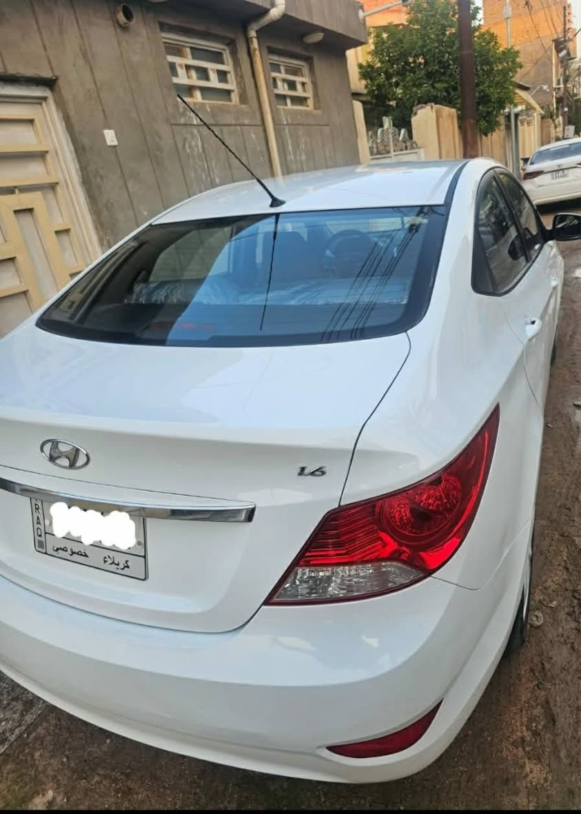 للبيع هونداي اكسنت موديل 2015 رقم انكليزي كربلاء هزه جديده فول محرك 1600مرغوب  ماشيه 140 الف سيارة مكفوله من الضربة والصبغ والتبديل السعر 95وبيها مجال بسيط مكاني النجف للاستفسار اتصال ***********
