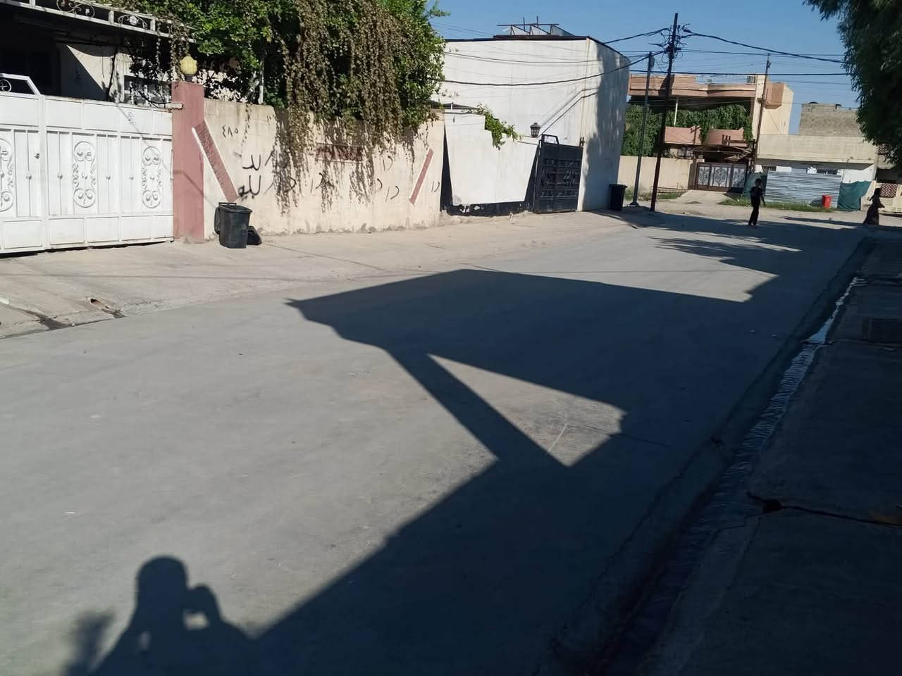 🏡  بيت للبيع
📍الاسرى قرب جسر الرشيد يم جامع الرؤيا

• المساحة:200 م² واجهة 10 
• منطقة مخدومة بالكامل (ماء 💧 – كهرباء ⚡ – خدمات متوفرة)

✅ شرط عشائر
✅ شرط البناء وسلامة العقار

💰 السعر:٧٨ مليون دينار عراقي
✨ السعر قابل للتفاوض

📞 للاستفسار والتواصل:
***********
