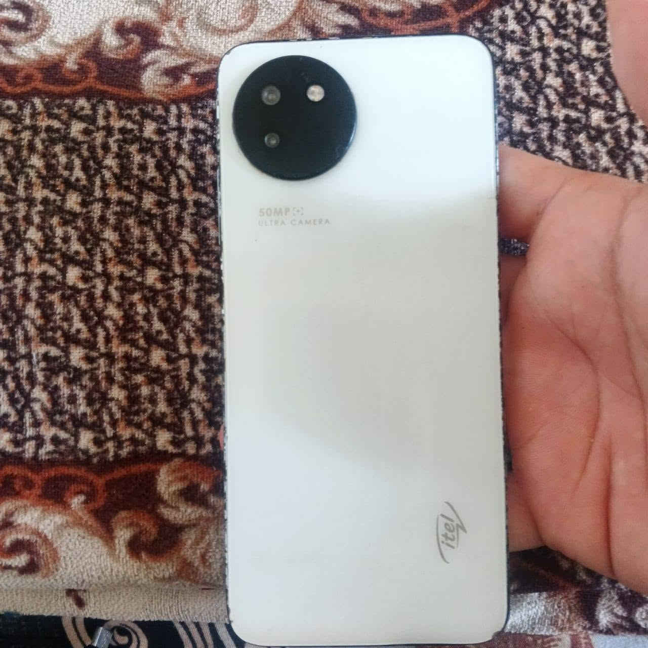 سلام عليكم موبايل iteIs23للبيع 
مثل مواضح بالصور 
كلشي شغال ذاكرته 256
بس وكع مني وذني ضربات بالشاشة 
مماثر بشي كلشي شغال ...اتصال... صوت ...شحن
سعر 65وبيه مجال
***********
مكان الرمادي

