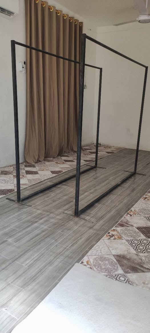 ستاند ملابس ٢ • مكنسة كهربائية • ديوان ٦ قطع