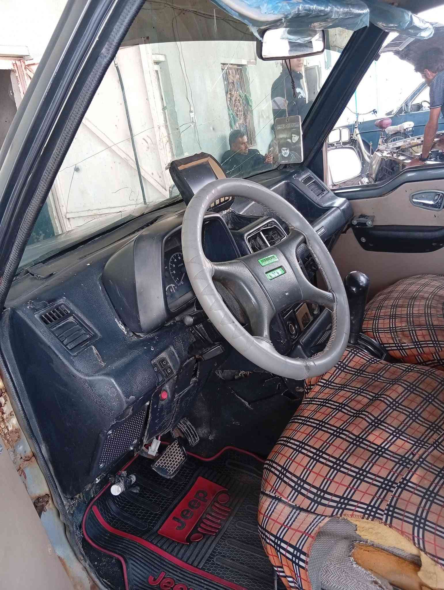 *🚙 للبيع سوزوكي فيتارا دبل قمارة - موديل 1993 🚙*
اللون: رصاصي رمادي
رقم السيارة: ميسان الماني
السنوية: كارتونية منتهية

*التفاصيل:*
المحرك 4 سلندر ونجي - بيه خيط بخار بسيط
بيها باب السايق مبدل
البدي: شوف العين، نظافة جيدة
البيع: ابيع اصوليات وتحويل مضمون

*السعر:* 28 ورقة وبيها مجال للشراي الصدك

*العنوان:* البصرة - القرنة

*للاستفسار:*
واتساب: ***********
اتصال: ***********
