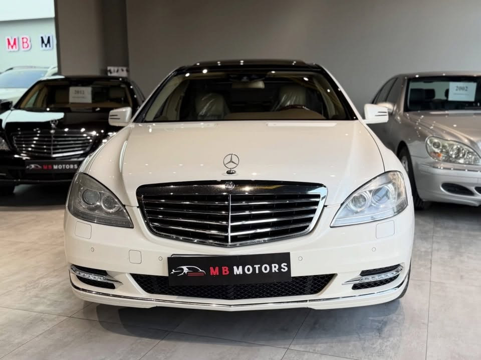 #مـارسـيـدس  اس كـلاسs500
#مـــوديـــــــل / 2013

#عــداد_الـمـسـافـة114 الـف 

#لــون ابيض ملكي الـداخــل مـلـكـي

#جــداً جـديـدة كـل نـقـص مـا بـيـهـا 
________________________

🔥 سقف اسود 
🔥هيدروليك ( 
🔥بانوراما 
🔥كامرات محيطية
🔥أبواب شفط 
🔥خمس بردات 
🔥محرك 8 سلندر 
🔥داخل بيجي
🔥ويل كب كروم amg
🔥انارة محيطية متعدد الألوان 
____________________________

علما ان ( سيارة وارد الماني ضرر خفيف جاملغ خلفي 

الباقي سيارة كلها كفالة ( كير محرك مكفولات )

#الـعـنـوان / بميسان

#الـهـاتـــف / ***********

