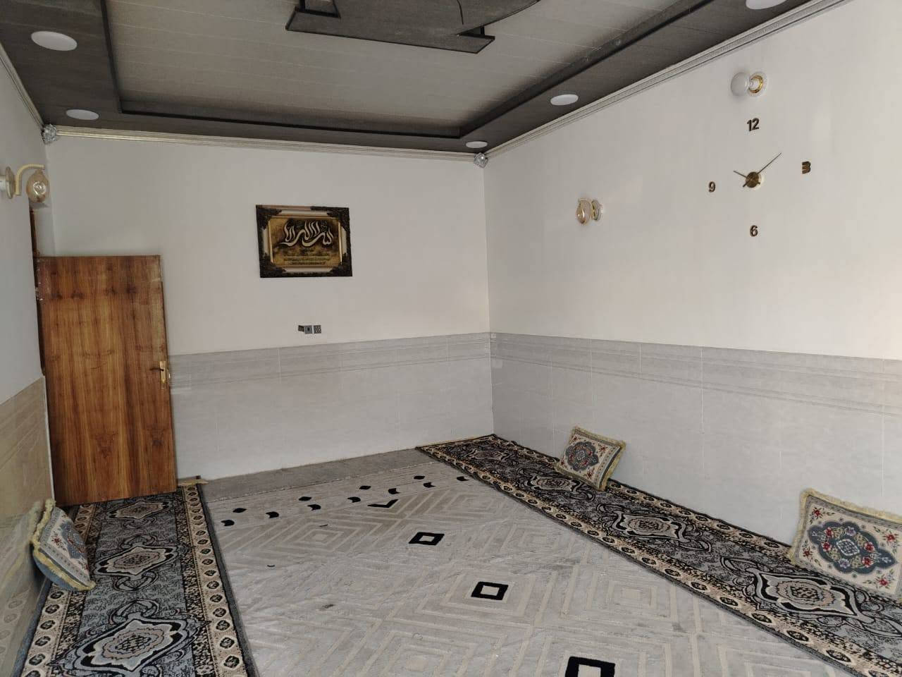 دار للبيع بالنداء بمجمع بيتي الثاني مفتوح على شارع 60 وعلى شارع 15 شارع 12م شغل هندسي درجة اوله مساحة البيت 200 متر طابق واحد سعر 127 مع المجال رقم الهاتف واتساب ***********
