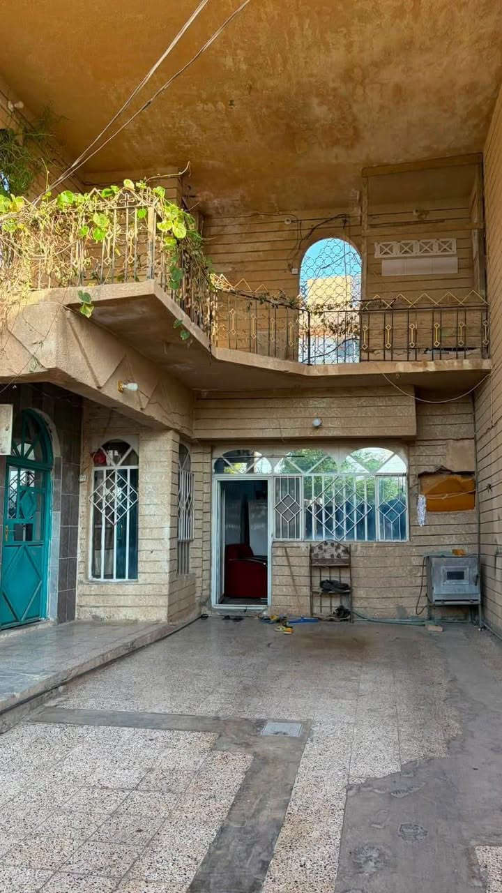 دار قديم يعتبر قطعه ارض للبيع 
موقع مميز  - تكريت - القادسية - حي الضباط - شارع جليل القصاب 
المساحة 420 متر 
واجهة  14 متر 
نزال   30 متر 
شارع 20 متر 
قرب المدارس 
قرب الجامع 
المنطقة تبليط كاملة  
كهرباء  + مجاري  + ارصفه 

مقابل الدار حديقة   

السعر / 370 مليون وبي مجال
الاتصال على الرقم االتالي 
***********
