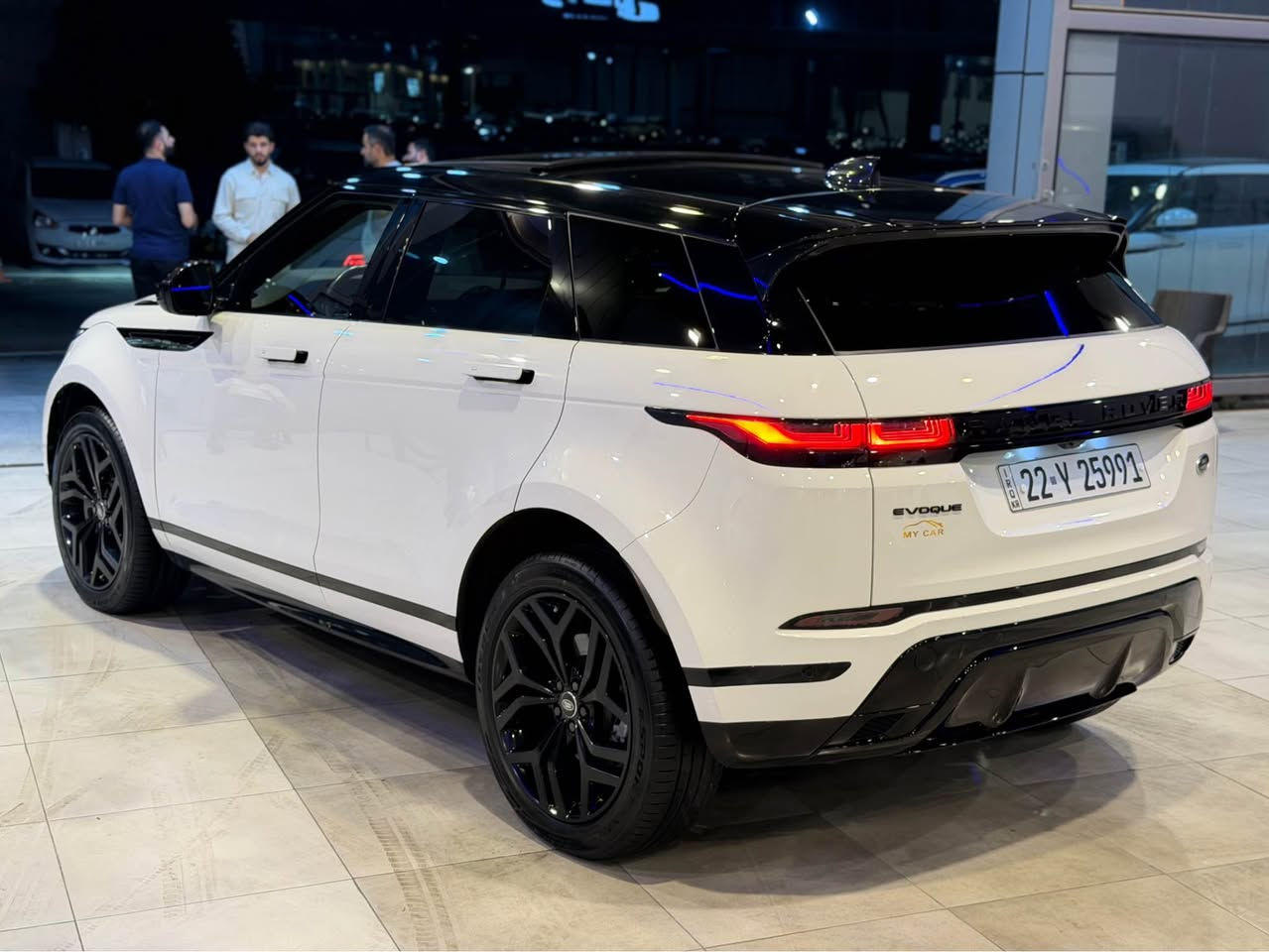 Range evoqe 2023 
كلين تايتل R dainamic
فول مواصفات 
لايتات ليد زينون متحرك 
حساس امامي خلفي 
رادار مامي خلفي 
بانوراما 
سماعة ميرديان 
شاشة كبير 
كشنات هيتر ميموري 
صندوق كهرباء 
سيارة بدون حادث بدون صبغ 
٤٠ ماشية 
مكان سيارة اربيل 
٢٧٧$
*********** وتس اب
*********** أربيل, العراق
