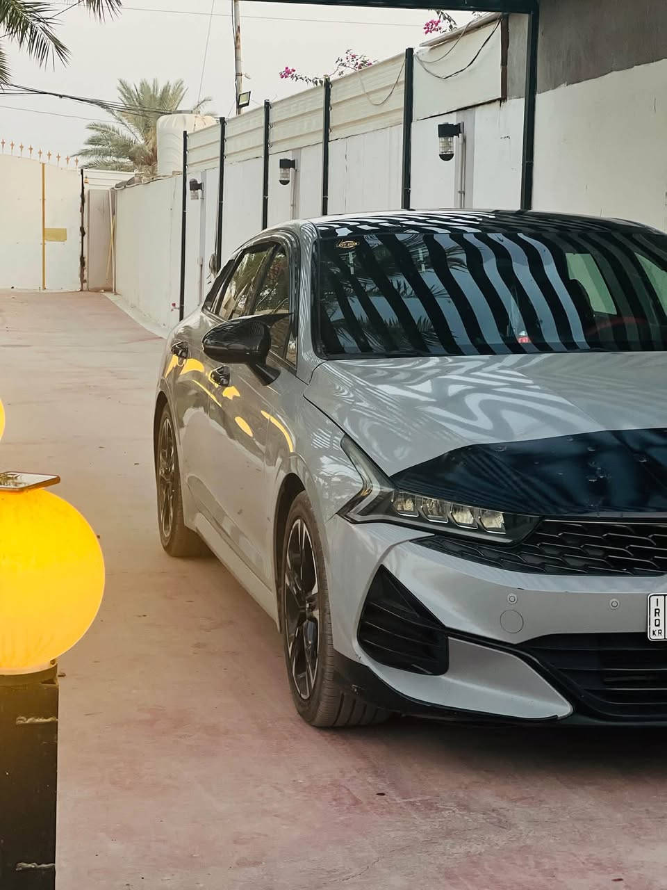 السلام عليكم
K5 2023 GT LINE لون سمنتي للبيع 
محرك 1600 تيربو 
بصمة ابواب وجنطة 
شاشة لمس كامرة دوارة 
كشنات لون احمر مميز 
درايف مود 3 انظمة قيادة 
ردار امامي وخلفي توقف ذاتي 
قيادة آلية تحديد مسار 
شحن لاسلكي 
تدفئة كشنات 
ابل كار بلي 
مانع تزحلق 
لد خلفي 
لد امامي برتقالي 
لايت عدسات زنون 
تشغيل عن بعد 
سيارة هواي بيها مواصفات كلش نضيفة وجديدة وما ناقصها اي برغي استعمالها كلش قليل ماشية 70كيلو مو ميل تخم تاير  تايلندي جديد شاد الها دهن امزويل استخدملها. سيارة بيها صبغ جاملغ امامي وبنيد رقم سليمانيه  تحويل ثاني يوم مباشر . السعر 178$ بيها مجال قليل . 
مكان سيارة واسط الصويرة
***********
