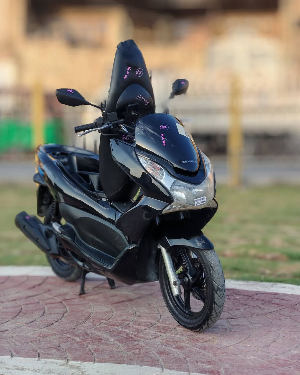 دراجة pcx للبيع دراجة بلادية وجديدة خير من الله كلة شغال سلف كهربائيات اشاير لايت كلة شغال تخم تايرات جدد دهن مكينة (125 c)..  JF  ياباني جيل الأول حساس ستان حساس ازدحام جيب فيتر وفحص عنوان مدينة الصدر للاستفسار الاتصال ع رقم (***********).. ✌️😊
