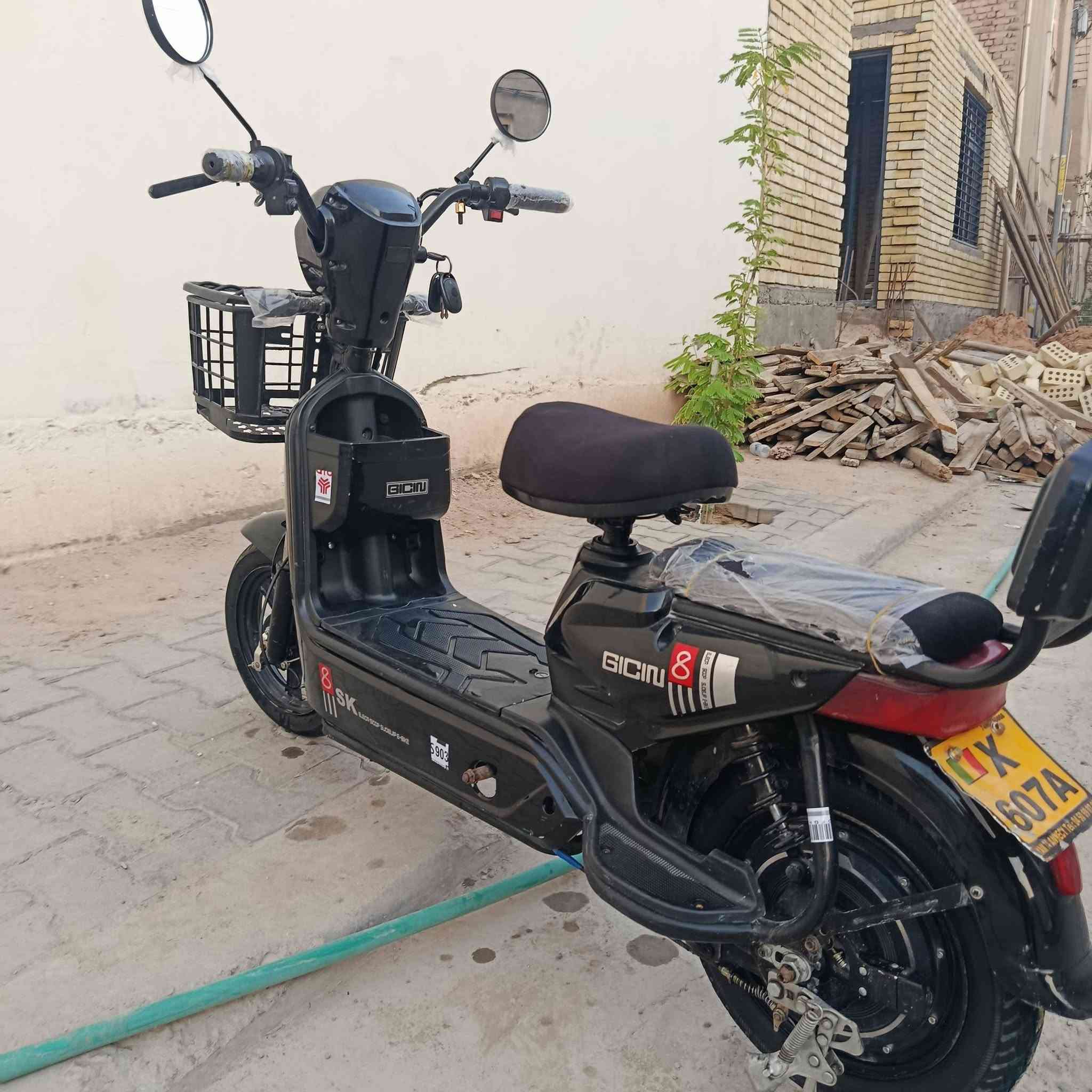 دراجه شحن حجم 14
نوعيه GlClN دراجه اعتماديه 

دراجه بعدهي جديد شخط مابيه 
مواصفات 

تايرات جدد + بريكات جدد + نضام حمايه دسك وقفل + مرايات + سله 

السعر 265 
رقمي ***********
متواجد ماسنجر
