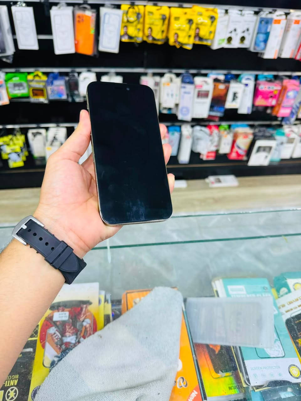 السلام عليكم
📱 آيفون 14 برو ماكس
🔹 ذاكرة: 256GB
🔋 البطارية: 93%

الجهاز شغال 100% (نت – صوت – اتصال) بدون أي مشاكل
❗ الملاحظات:

* السيم كارت واقف
* بصمة الوجه (Face ID) واقفة
* بيه فطر خفيف بالظهر

📍 الموقع: بغداد – مدينة الصدر قطاع 23

💰 السعر: ٣٣٠ الف 

📞 للاستفسار: ***********
