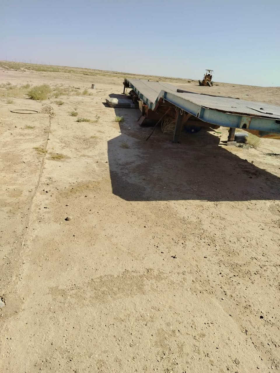سلام عليكم
لودر للبيع طوله 17 متر  
وعرضه 260 سم 
3 دناگير بدون تايرات 
مكانها كربلاء الأخيضر 
سعرها 33 ورقه وبيها مجال للطيبين 
***********
